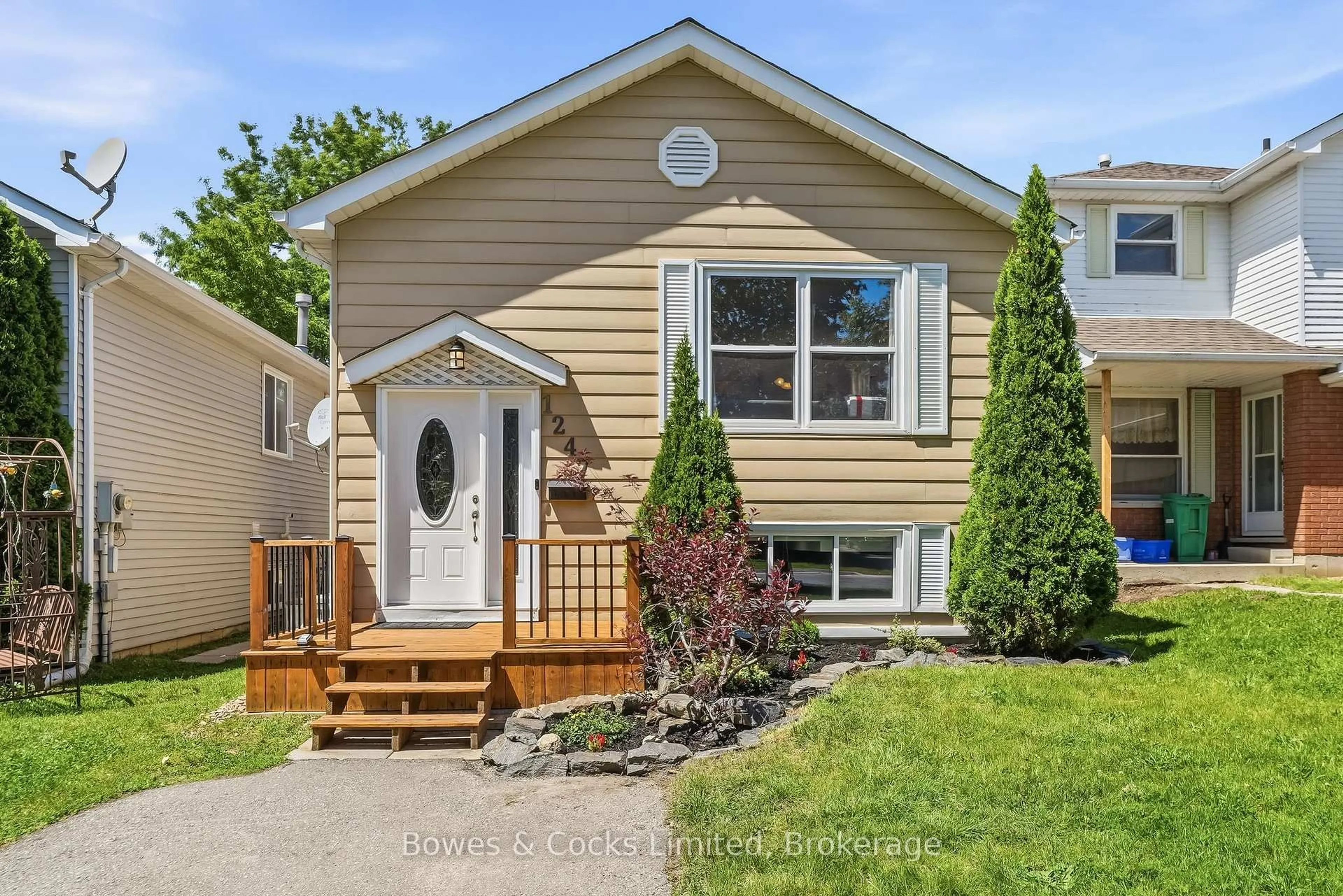 Home with vinyl exterior material, street for 1247 Huntington Circ, Peterborough Ontario K9K 2B4
