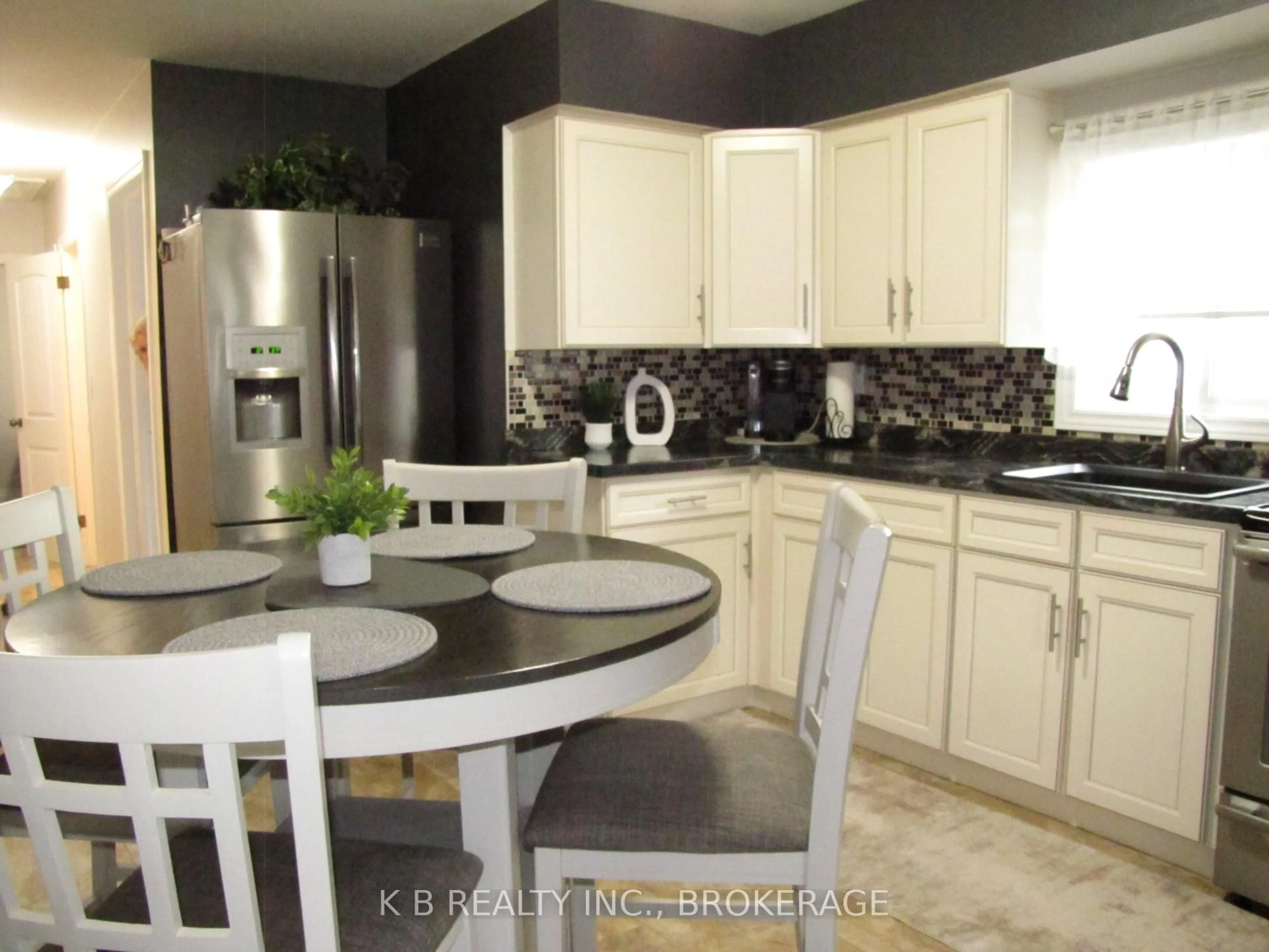 Open concept kitchen, ceramic/tile floor for 581 Division St, Kingston Ontario K7K 4B7