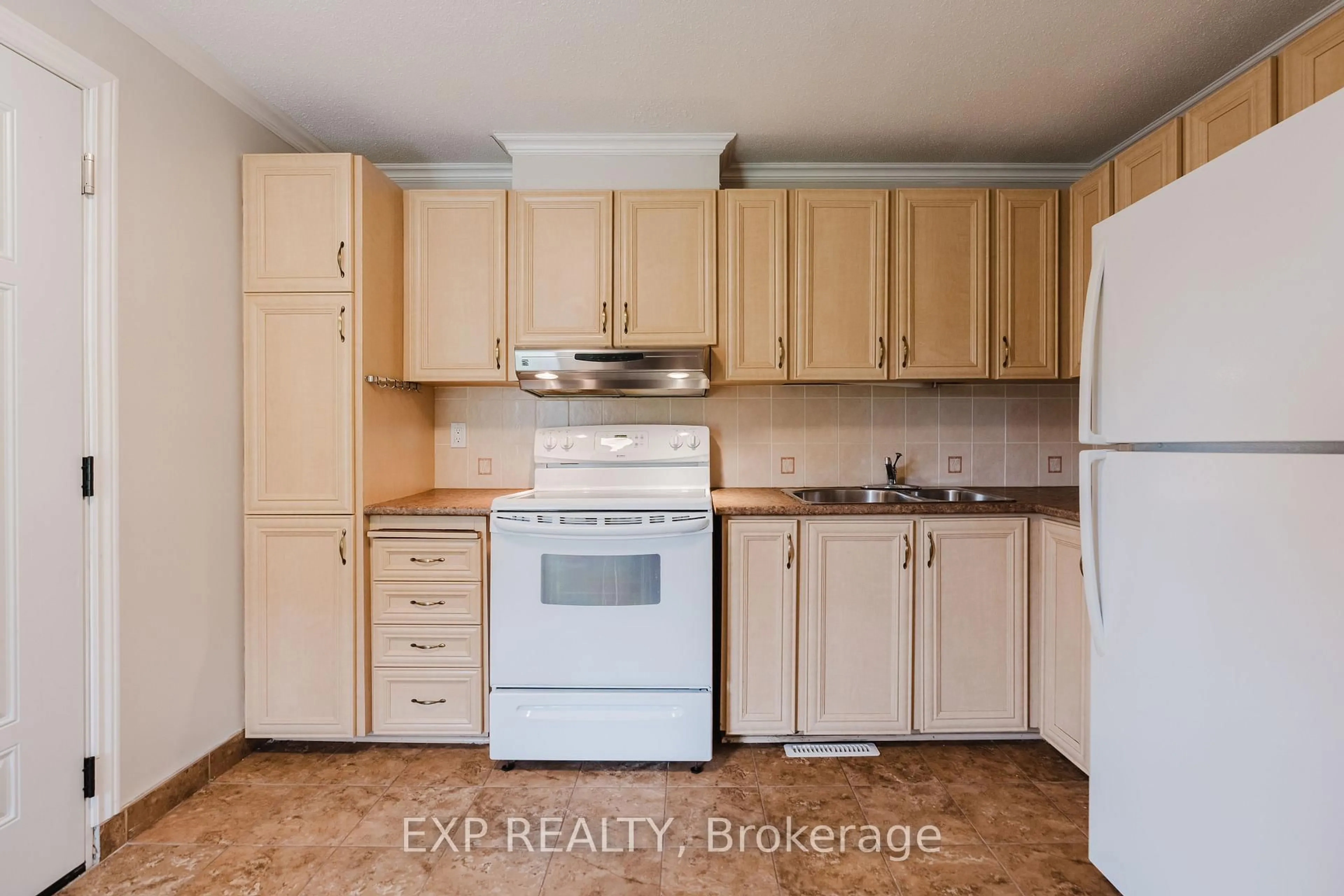 Standard kitchen, unknown for 1127 Avignon Crt, Ottawa Ontario K1C 2M2