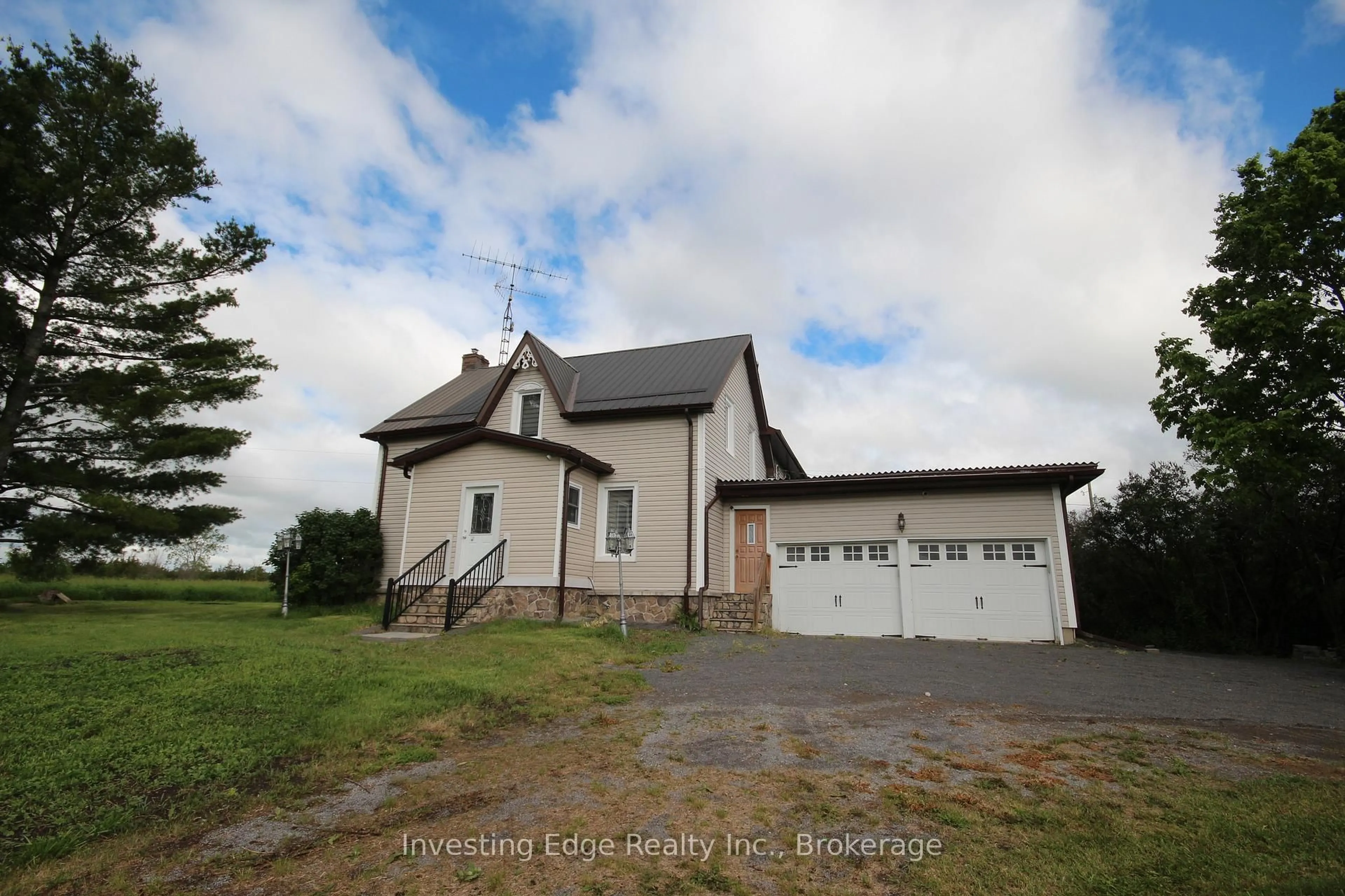 A pic from outside/outdoor area/front of a property/back of a property/a pic from drone, building for 1859 Lazier Rd, Shannonville Ontario K0K 3A0