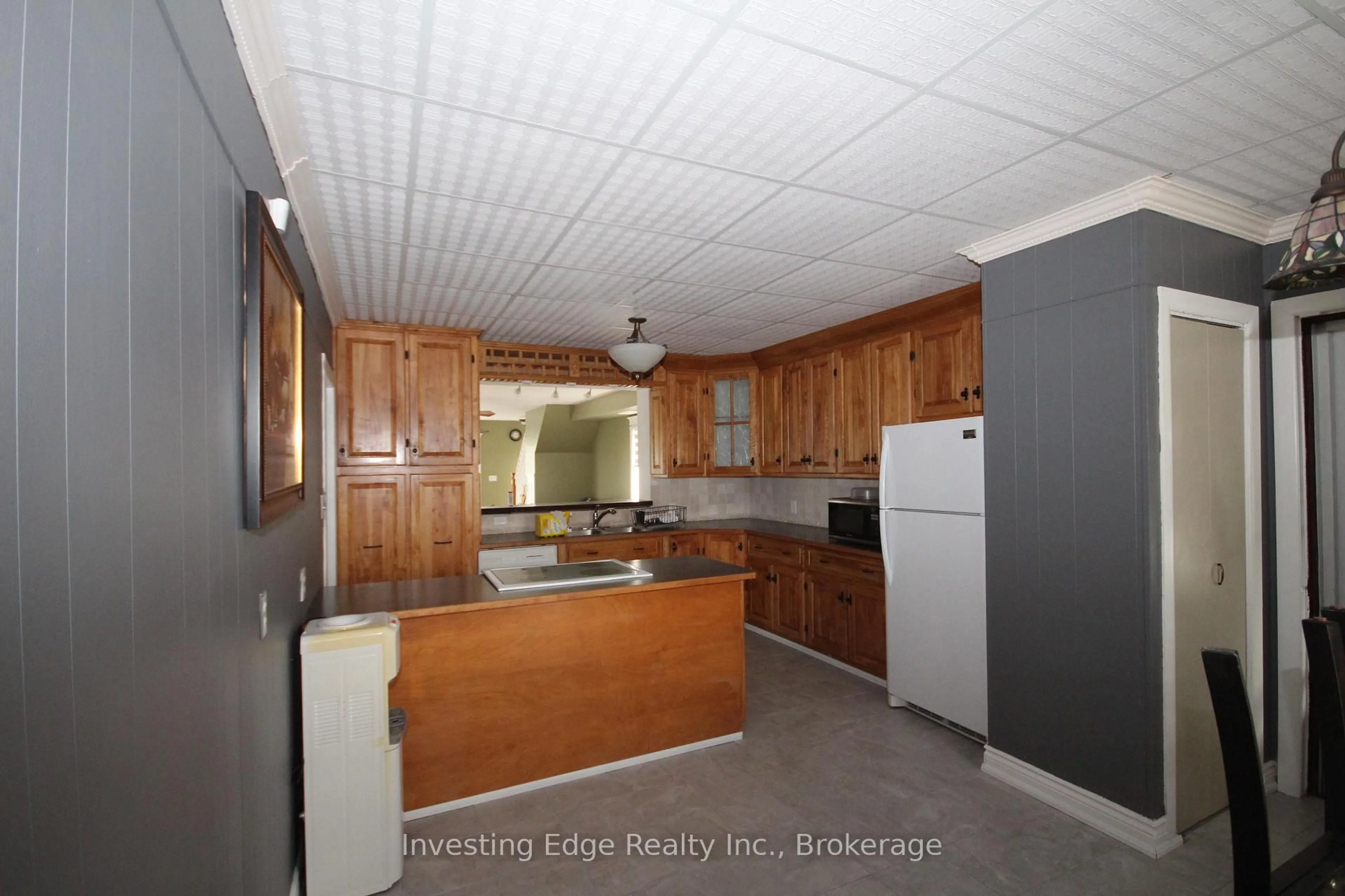 Standard kitchen, unknown for 1859 Lazier Rd, Shannonville Ontario K0K 3A0