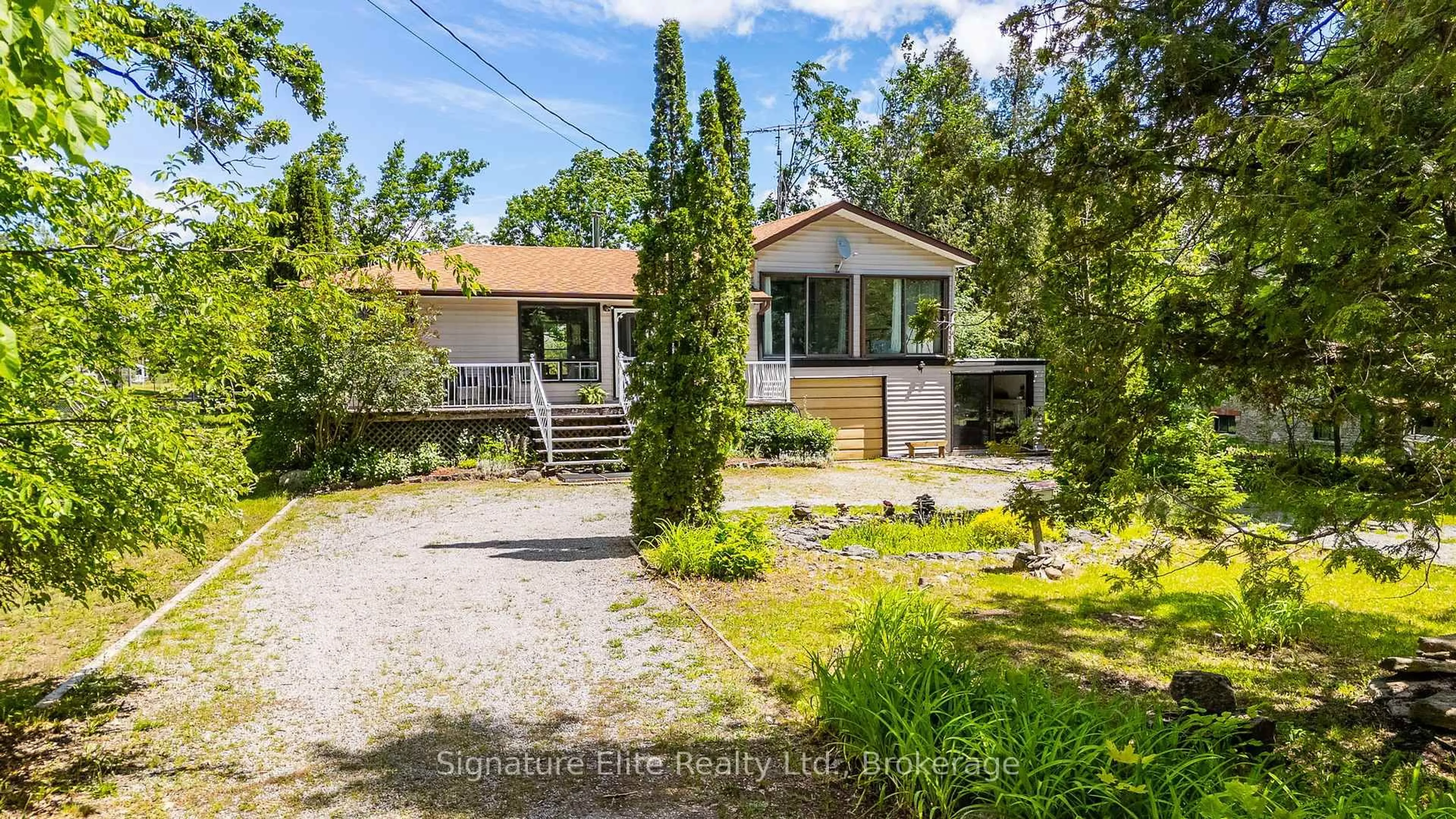 A pic from outside/outdoor area/front of a property/back of a property/a pic from drone, street for 20 Camelot Pl, Kawartha Lakes Ontario K0M 2B0