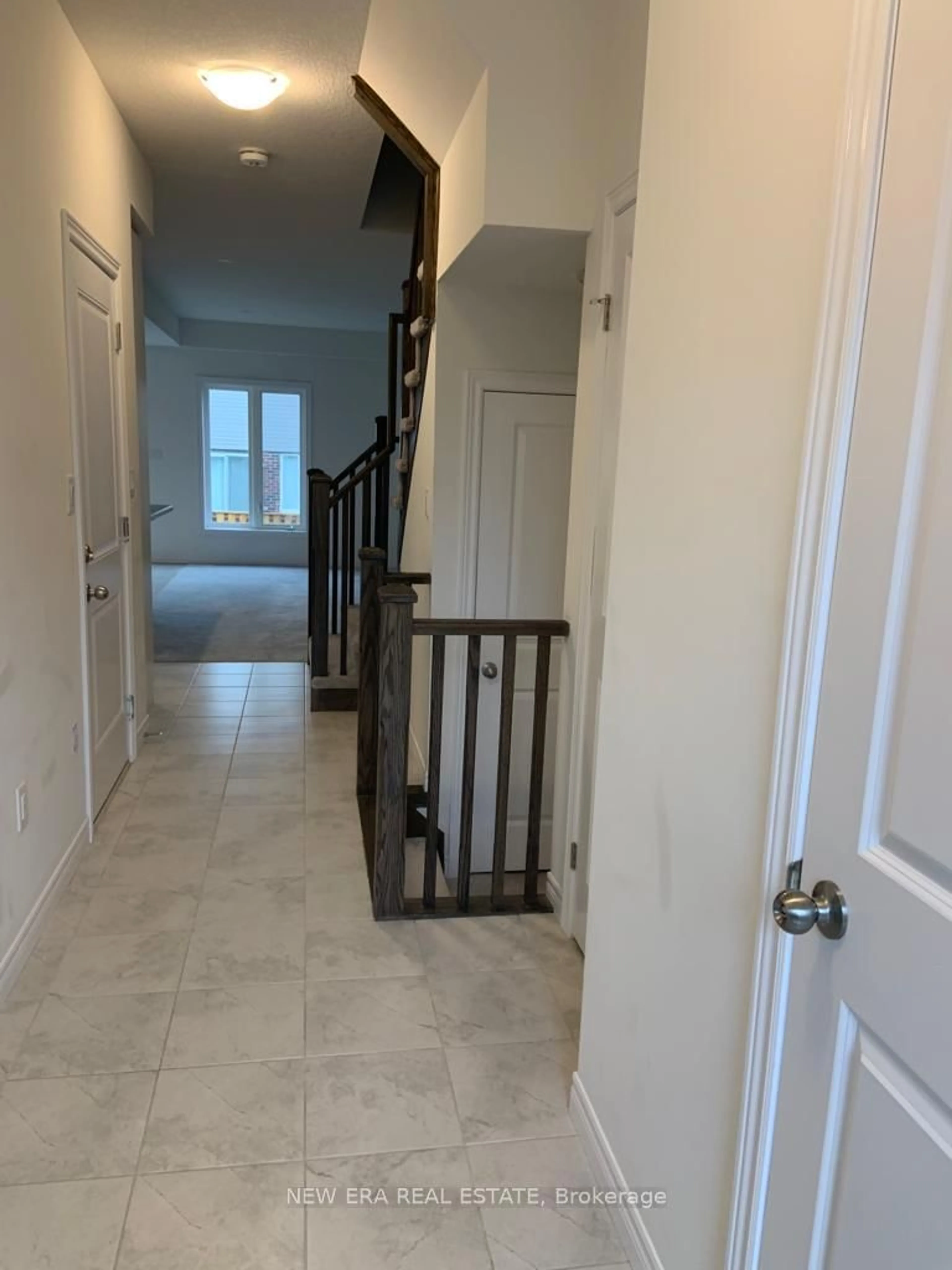 Indoor foyer for 16 Dayman Dr, Hamilton Ontario L9K 0J9