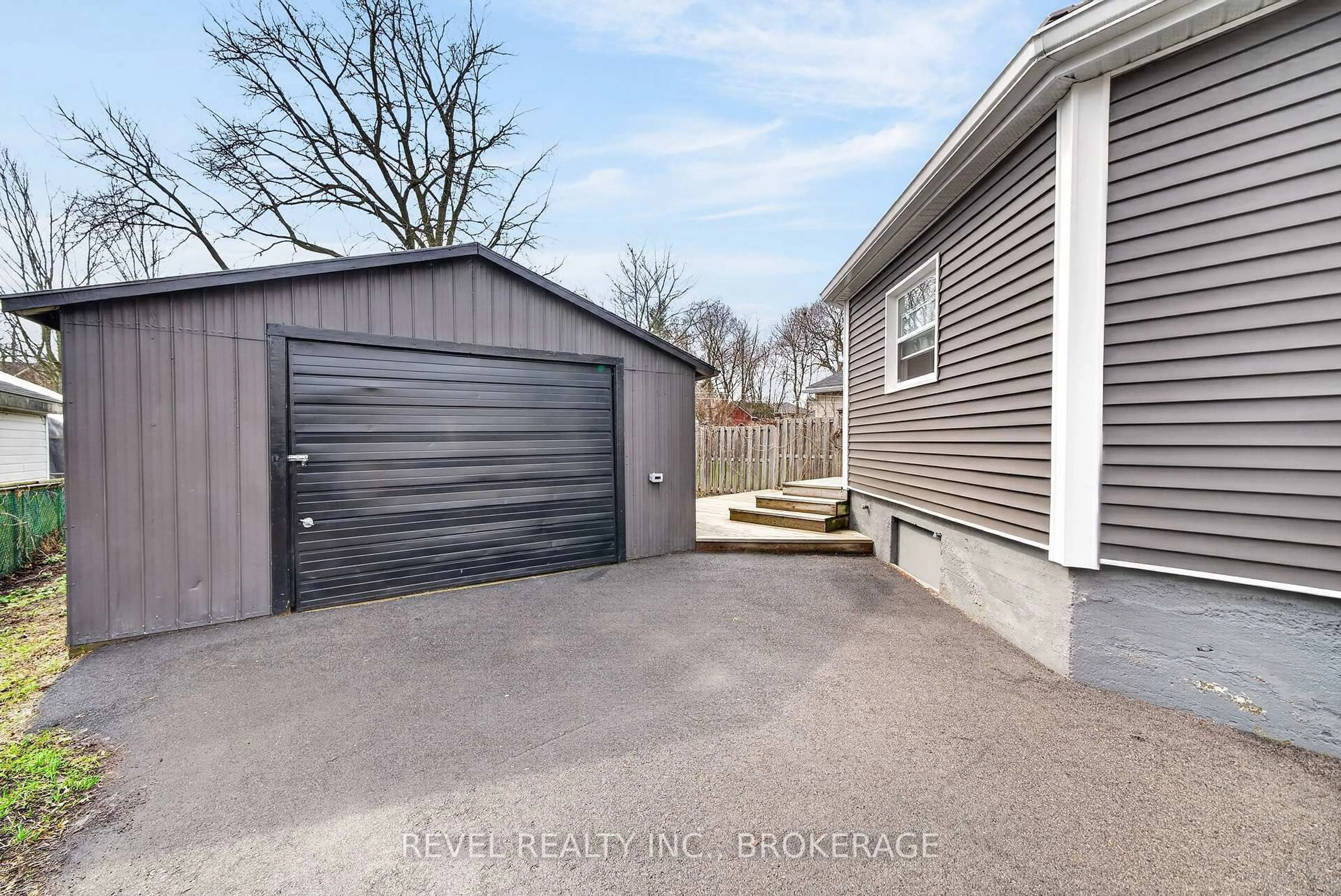 Indoor garage for 38 Bennett St, Brockville Ontario K6V 2V8