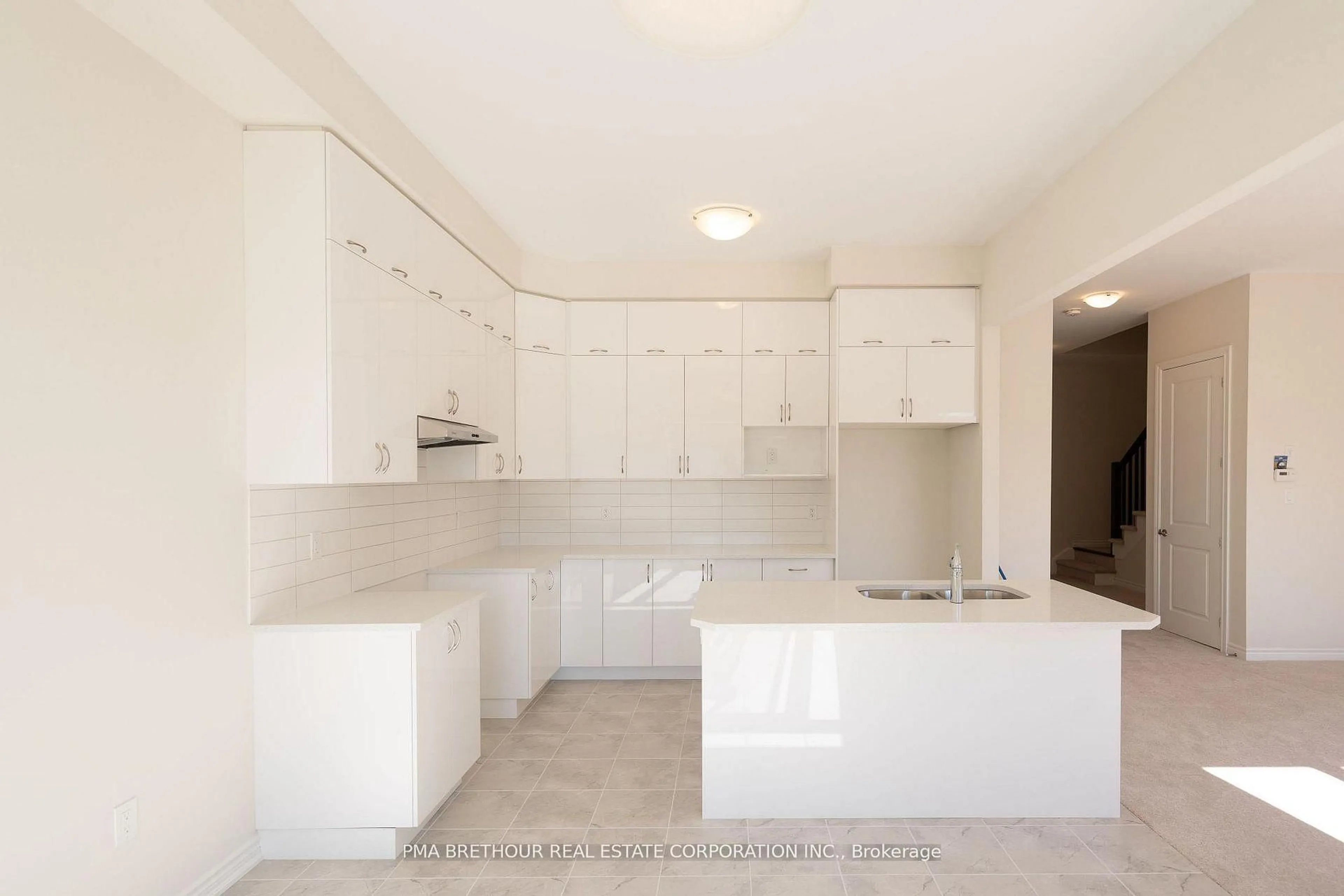 Standard kitchen, ceramic/tile floor for 400 Beechwood Forest Lane, Gravenhurst Ontario P1P 1A7