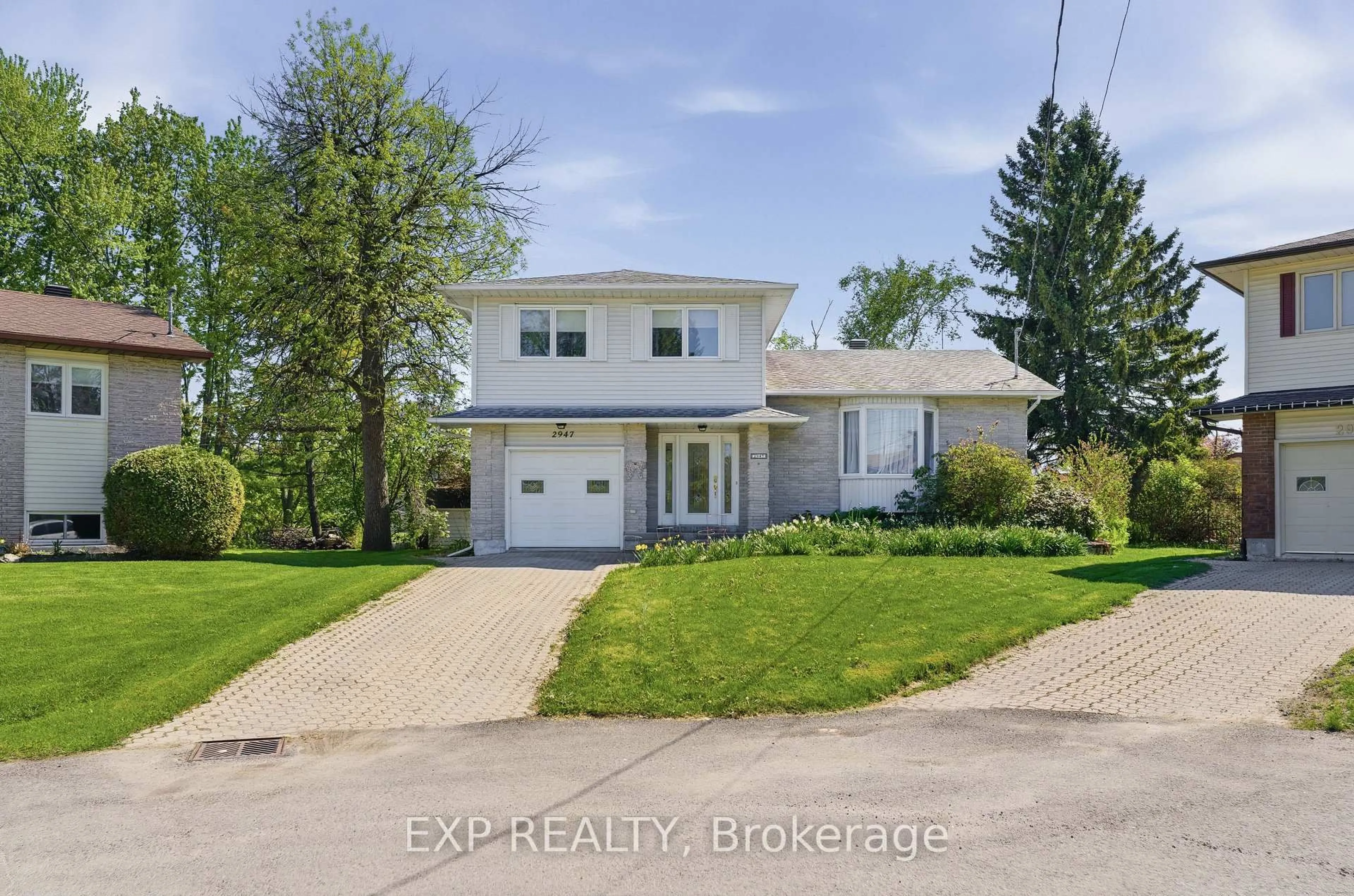 A pic from outside/outdoor area/front of a property/back of a property/a pic from drone, street for 2947 Fontaine Pl, Clarence-Rockland Ontario K4K 1A6