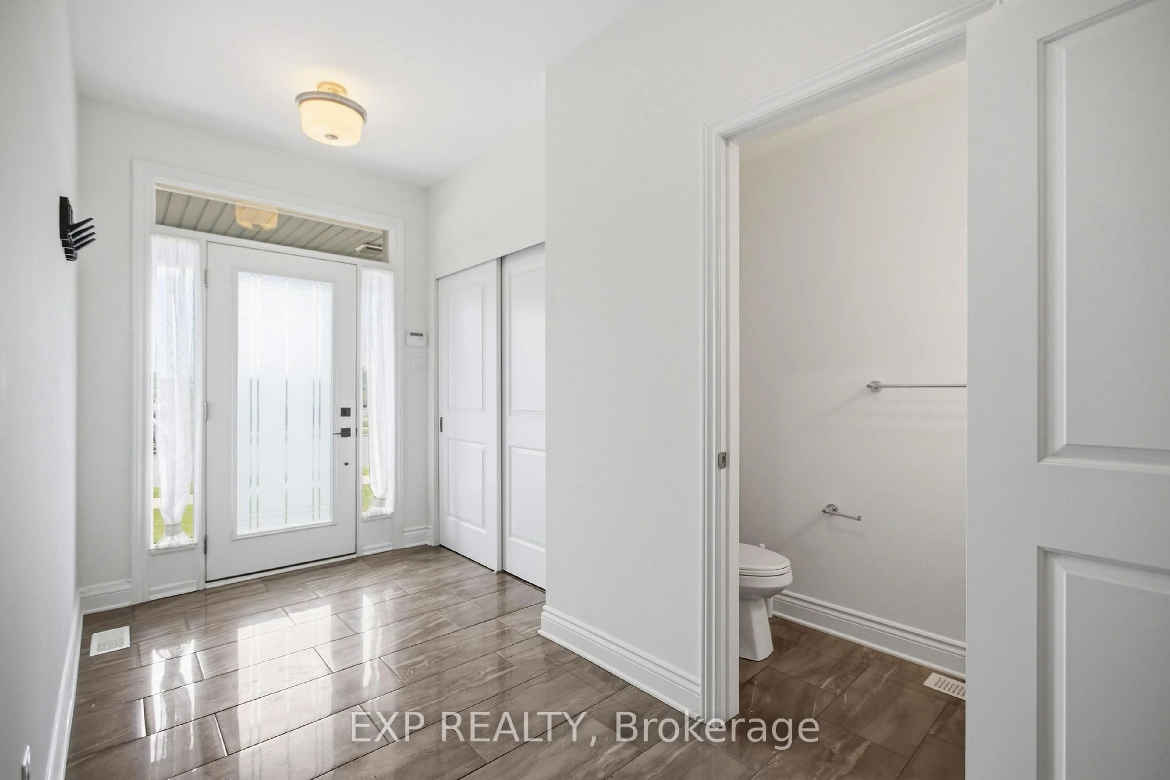 Indoor entryway for 704 Brian Good Ave, Ottawa Ontario K4M 0C1