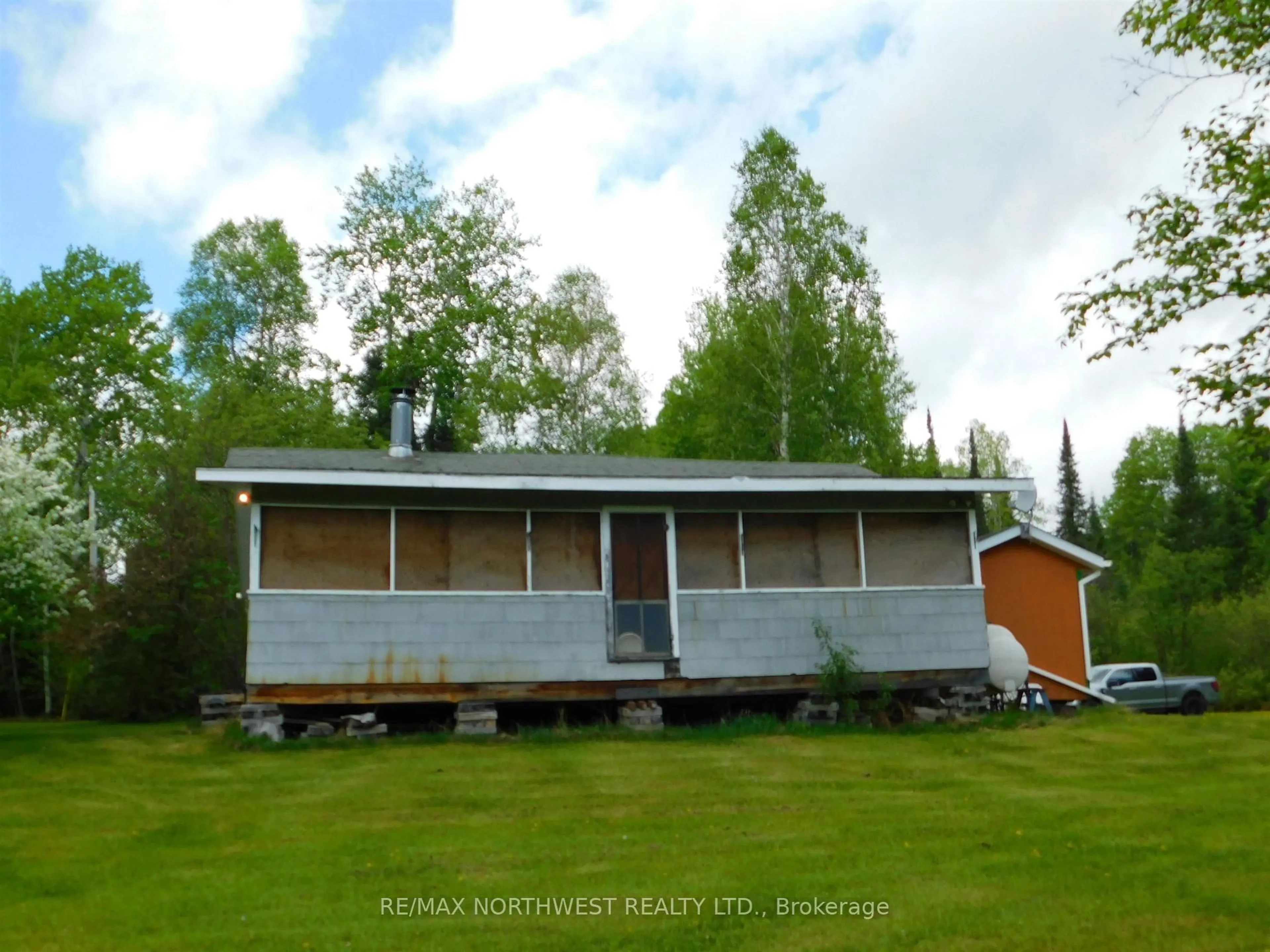 A pic from outside/outdoor area/front of a property/back of a property/a pic from drone, building for 140 White Wing Rd, Ear Falls Ontario P0V 1T0