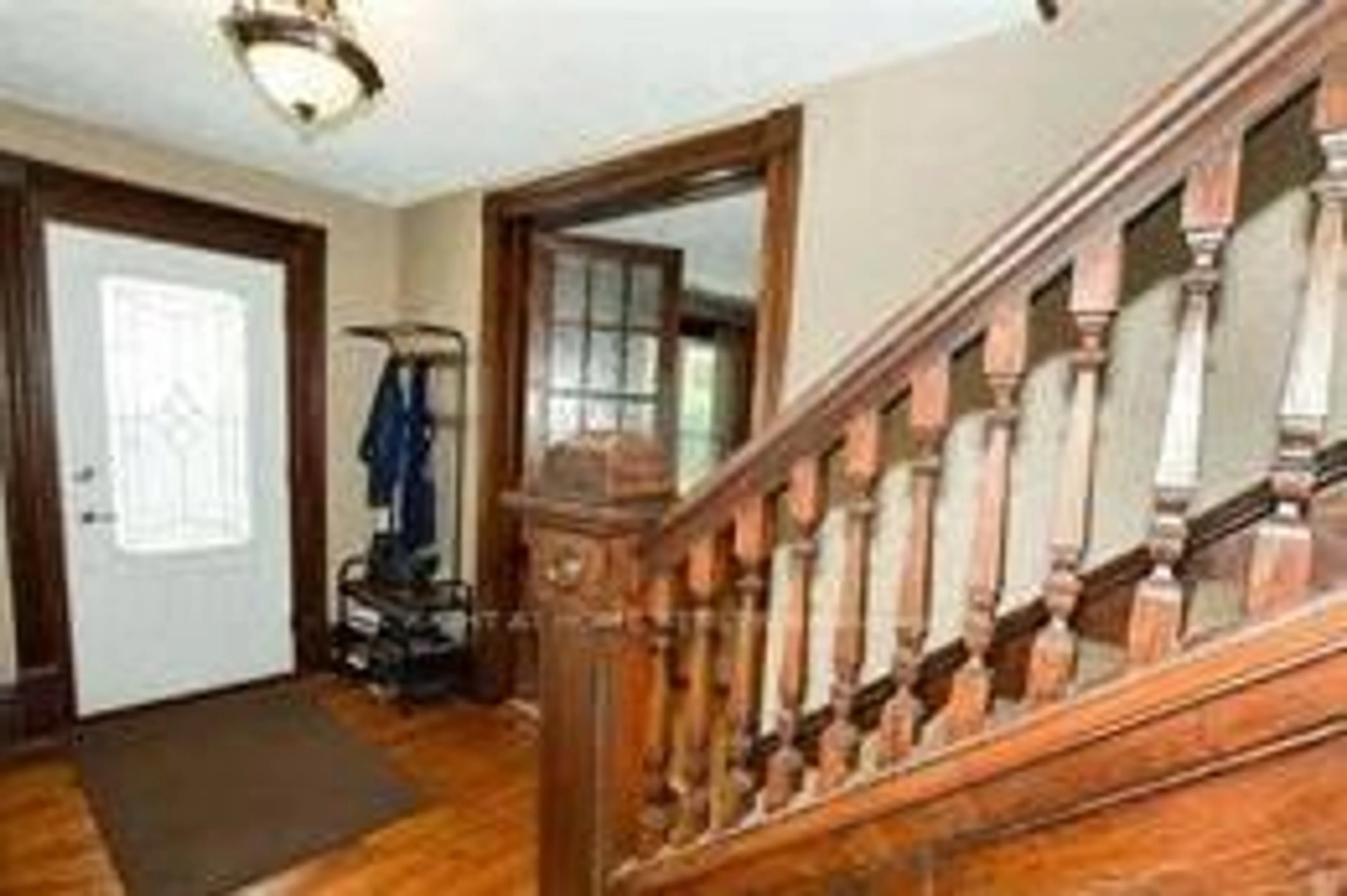 Indoor foyer for 38 Albert St, North Dundas Ontario K0C 1H0