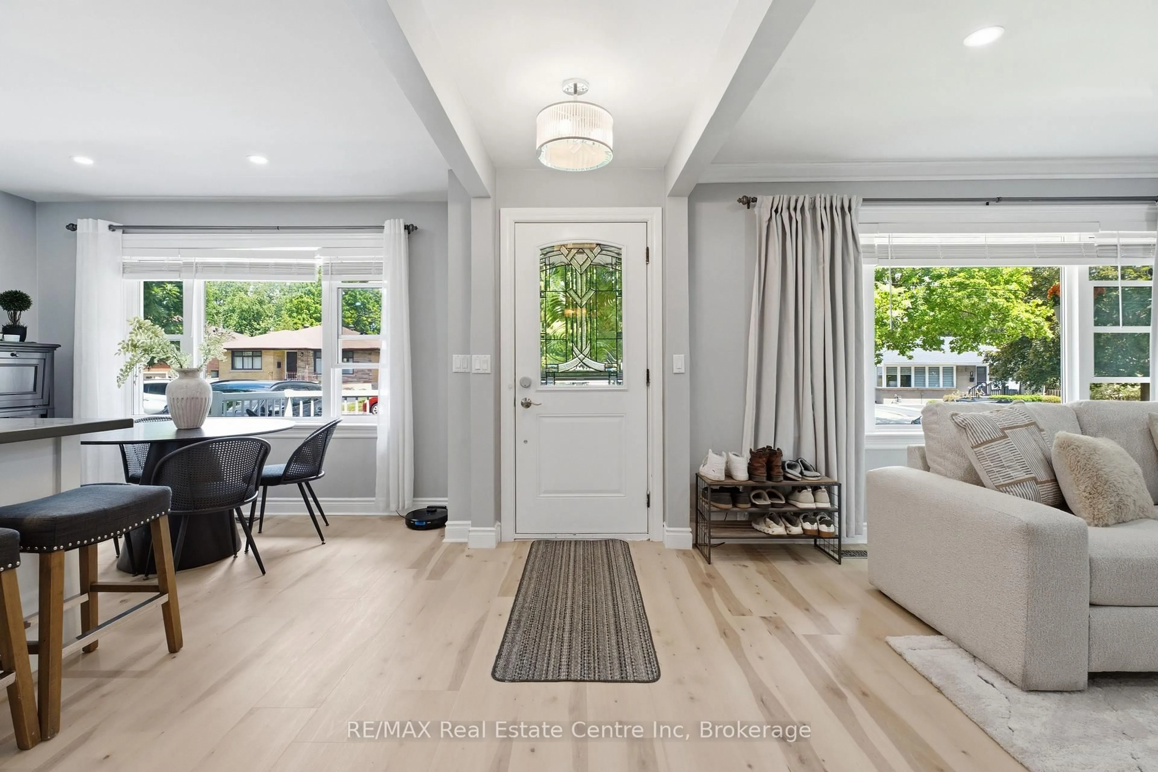 Indoor entryway for 10 Calgary Ave, Guelph Ontario N1E 4M2