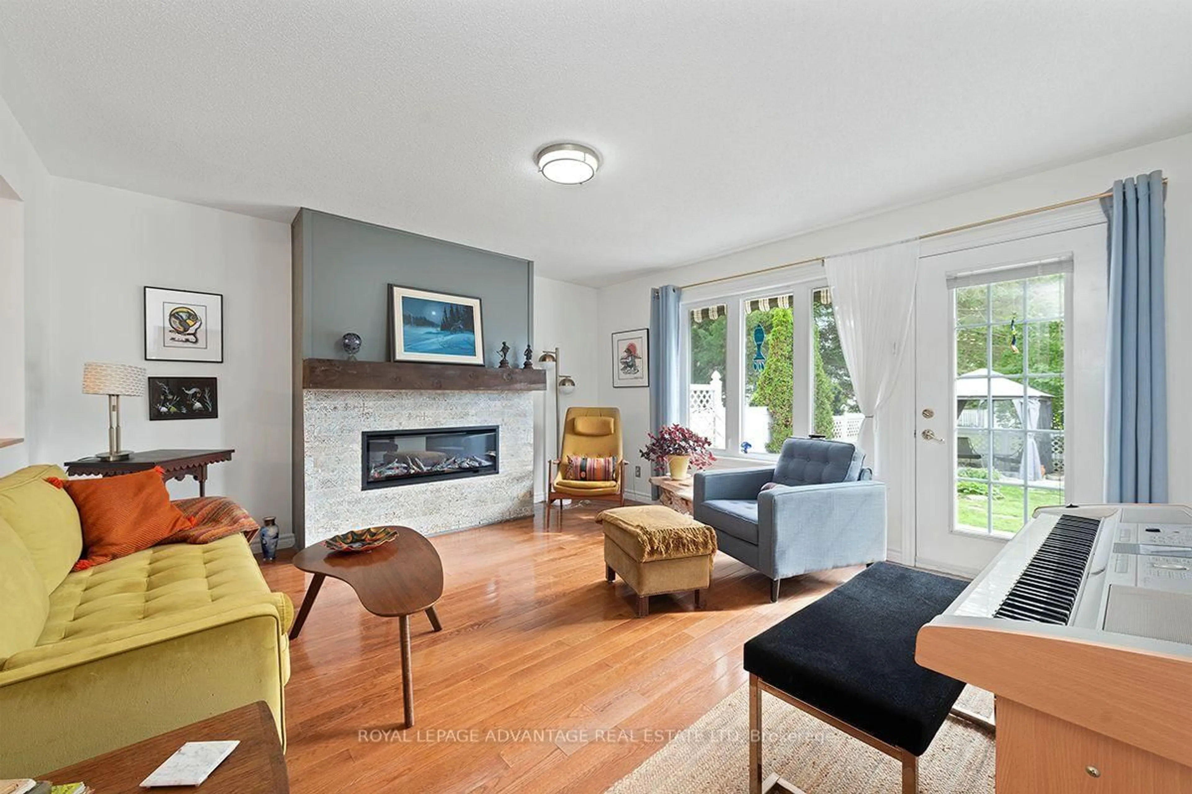 Living room with furniture, unknown for 120 Beckwith St #B, Perth Ontario K7H 1E1