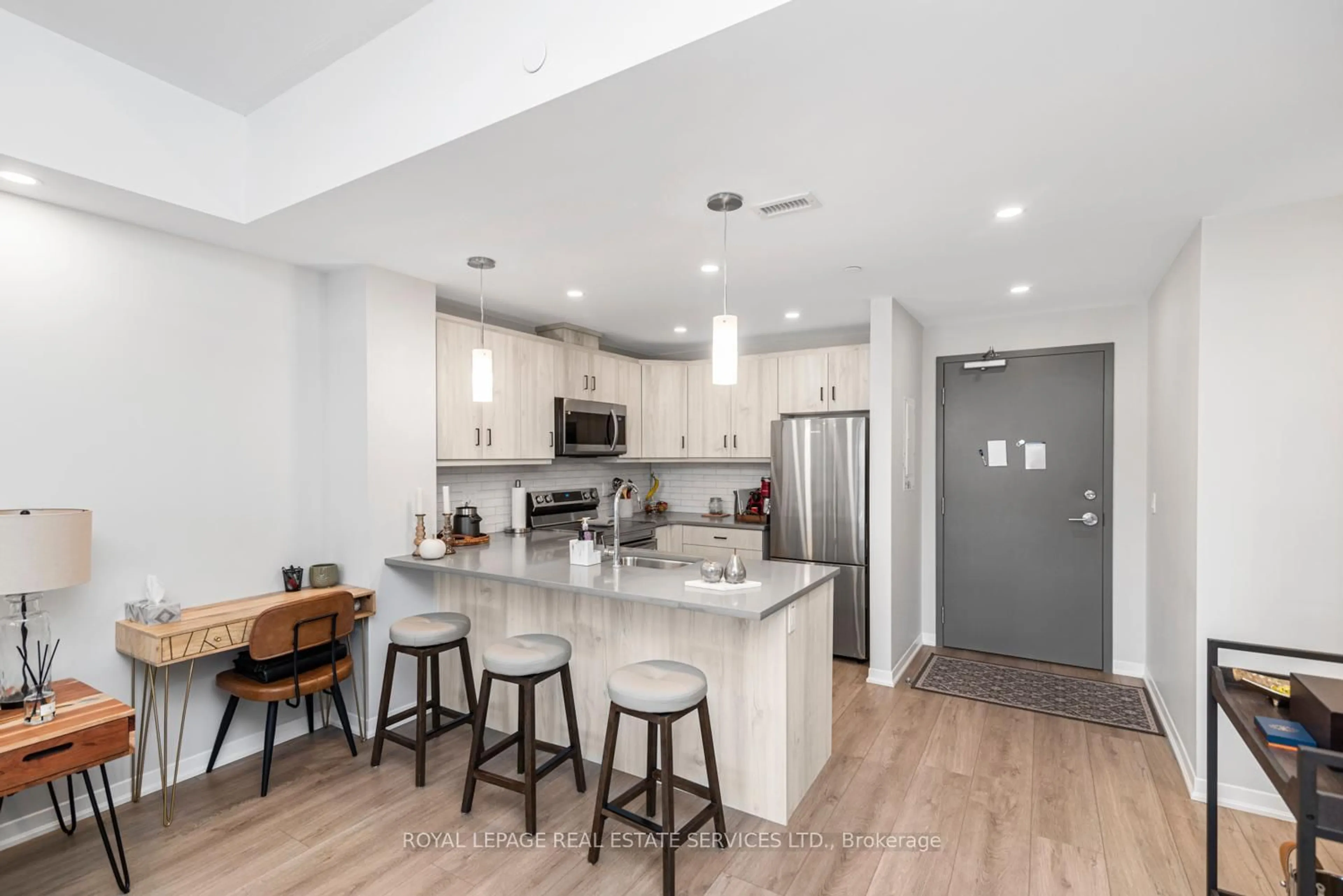 Open concept kitchen, unknown for 3998 Victoria Ave #408, Lincoln Ontario L0R 2C0
