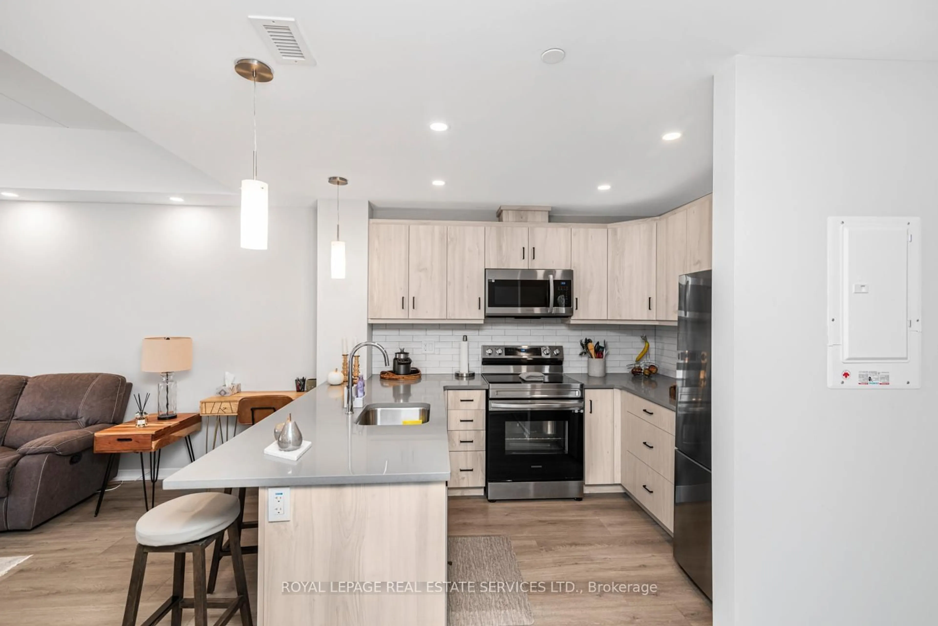 Open concept kitchen, unknown for 3998 Victoria Ave #408, Lincoln Ontario L0R 2C0