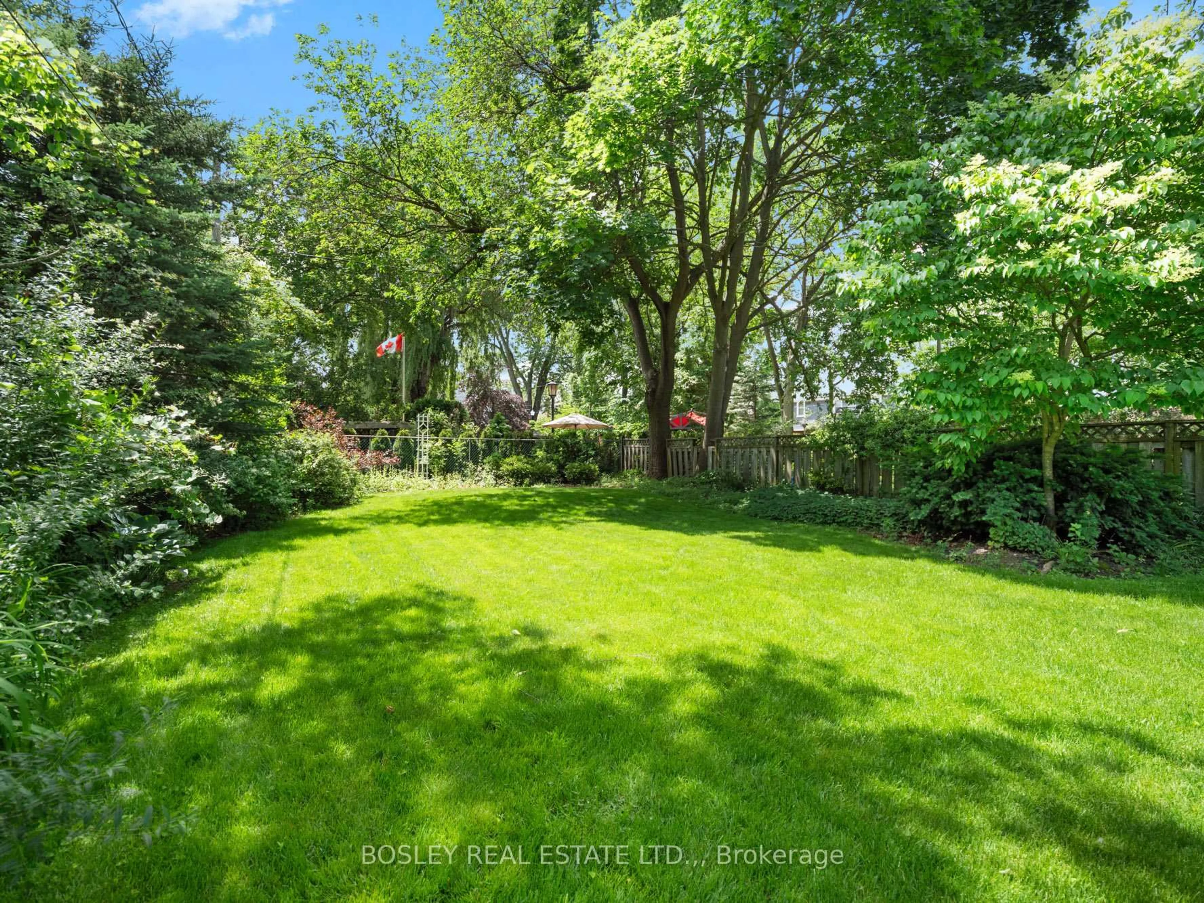 A pic from outside/outdoor area/front of a property/back of a property/a pic from drone, forest/trees view for 4 Ridgewood Rd, St. Catharines Ontario L2R 3S3