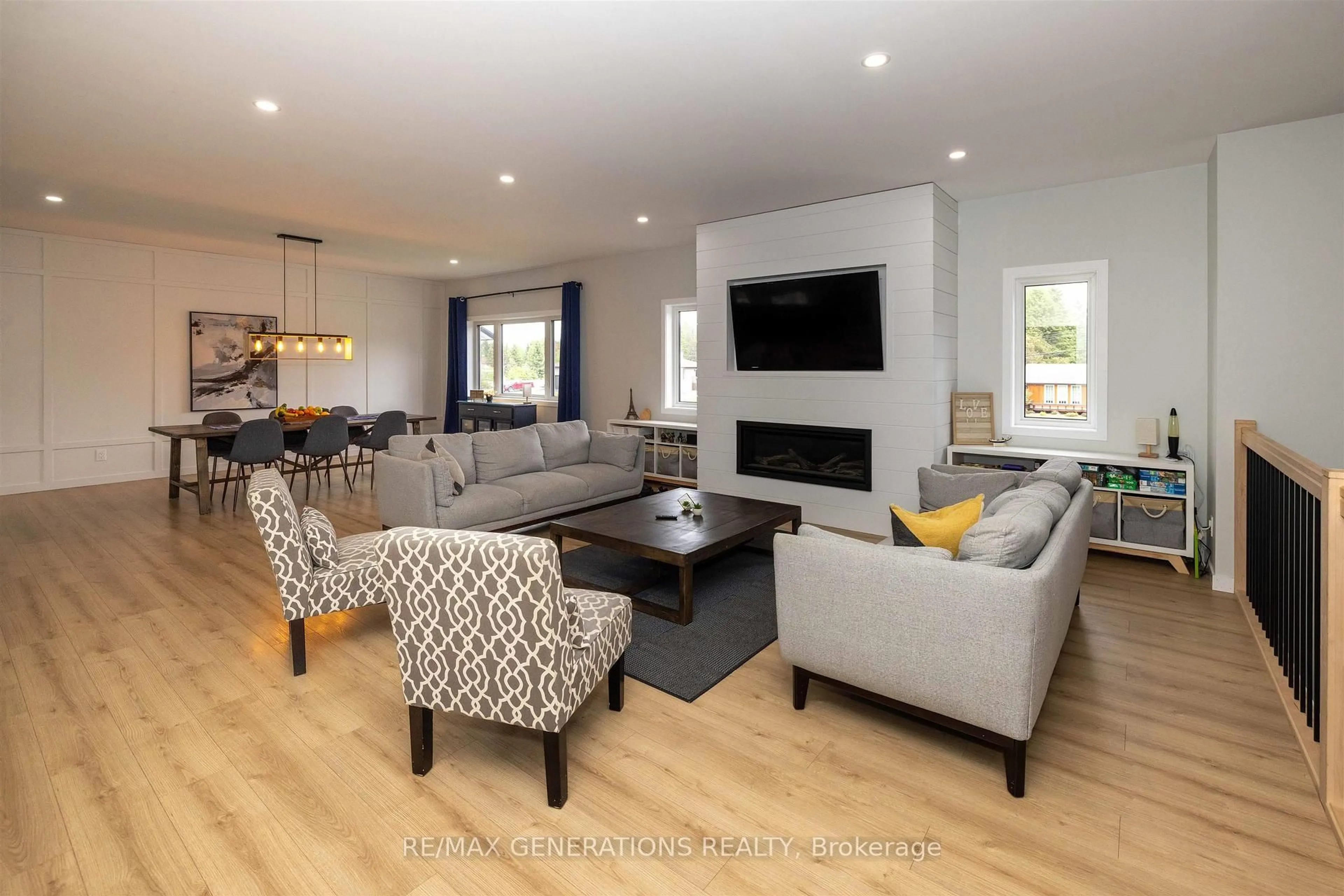 Living room with furniture, wood/laminate floor for 3281 Fairview Ave, Thunder Bay Ontario P7K 1E5