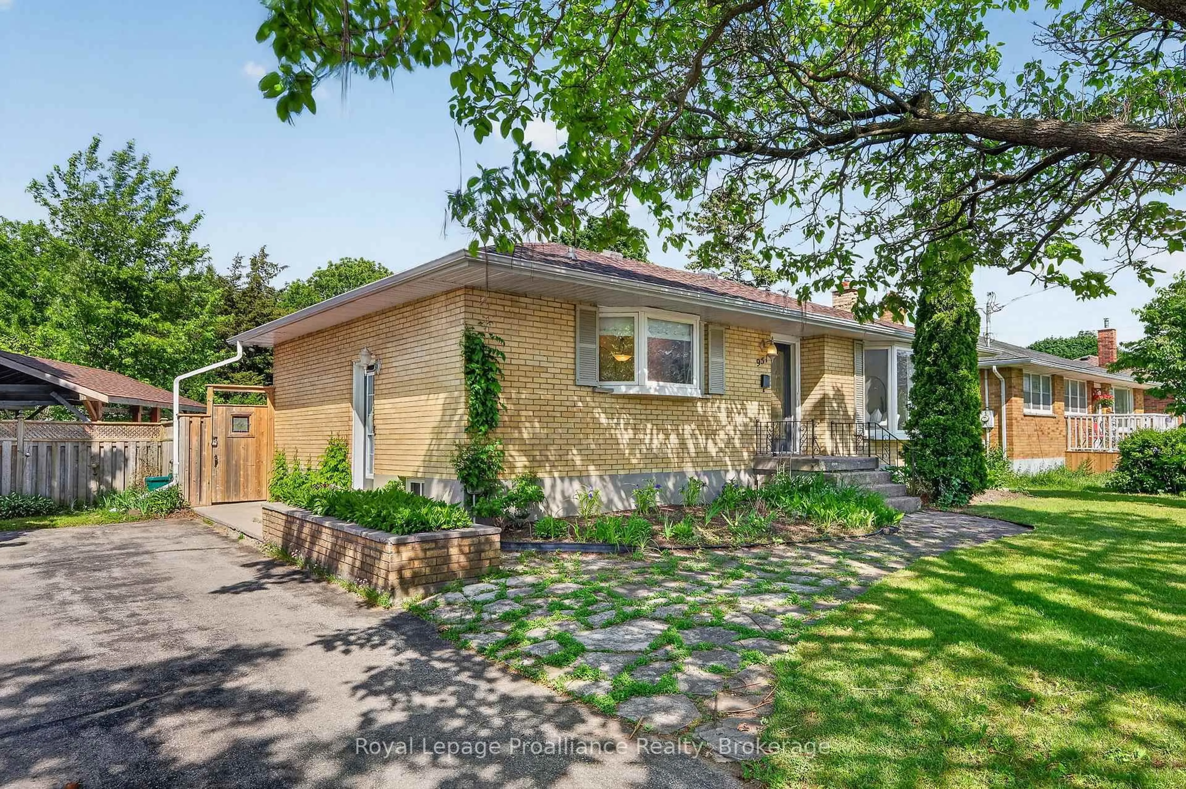 Home with brick exterior material, street for 951 D'Arcy St, Cobourg Ontario K9A 4B6