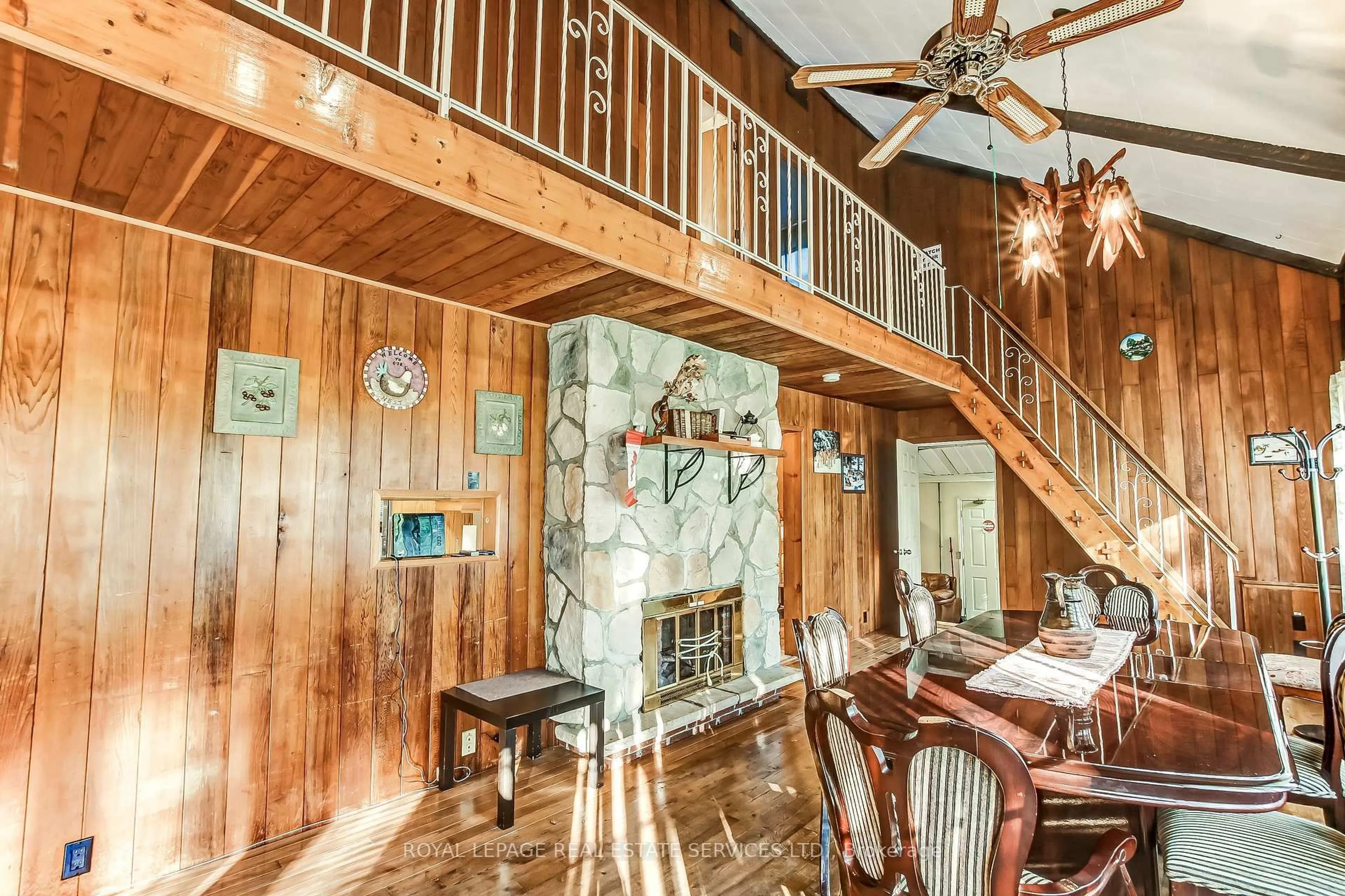 Indoor foyer for 20 Bayview Ave, Norfolk Ontario N0E 1P0