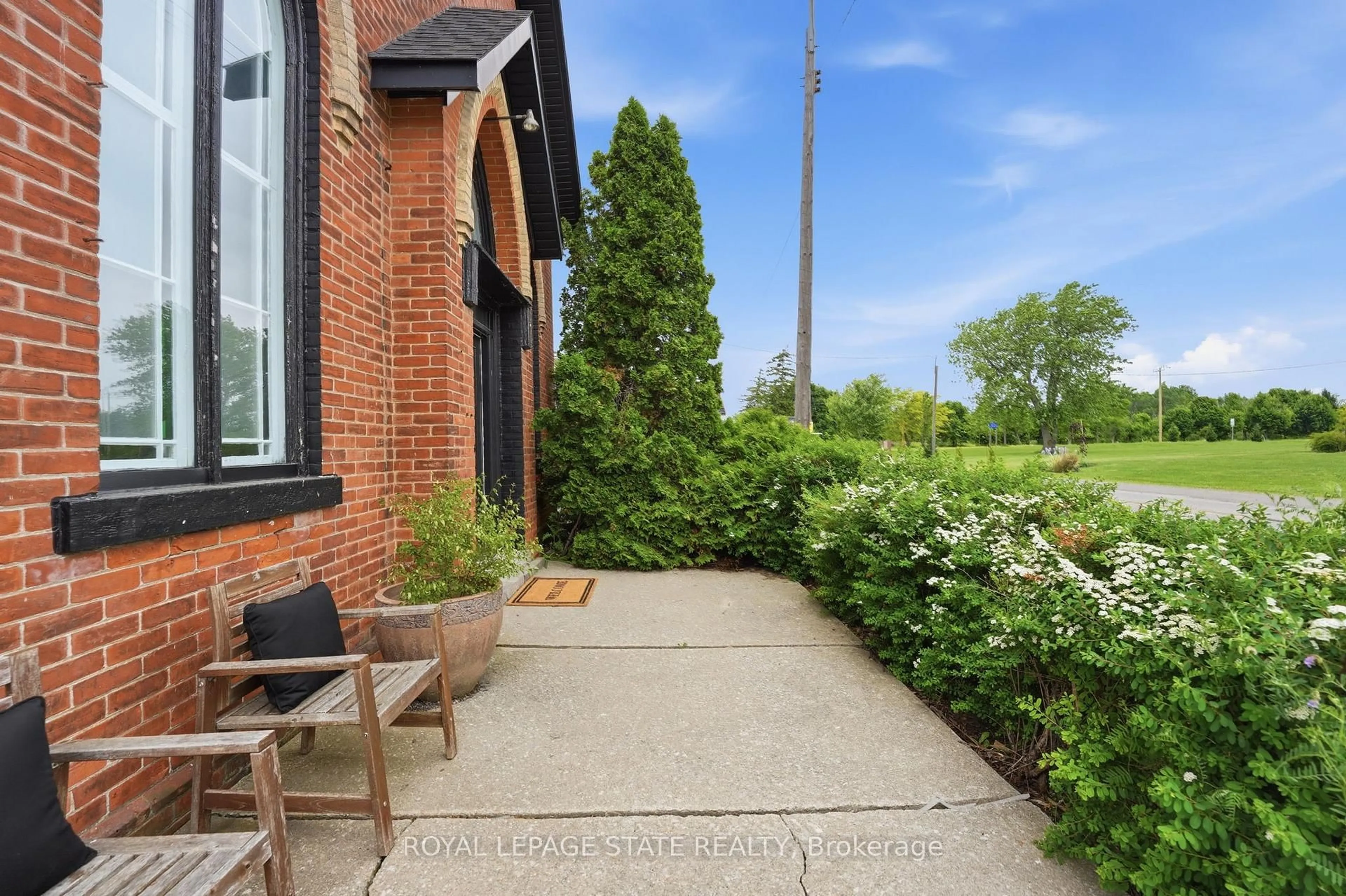 Patio, street for 859 Haldibrook Rd, Haldimand Ontario N3W 1N4