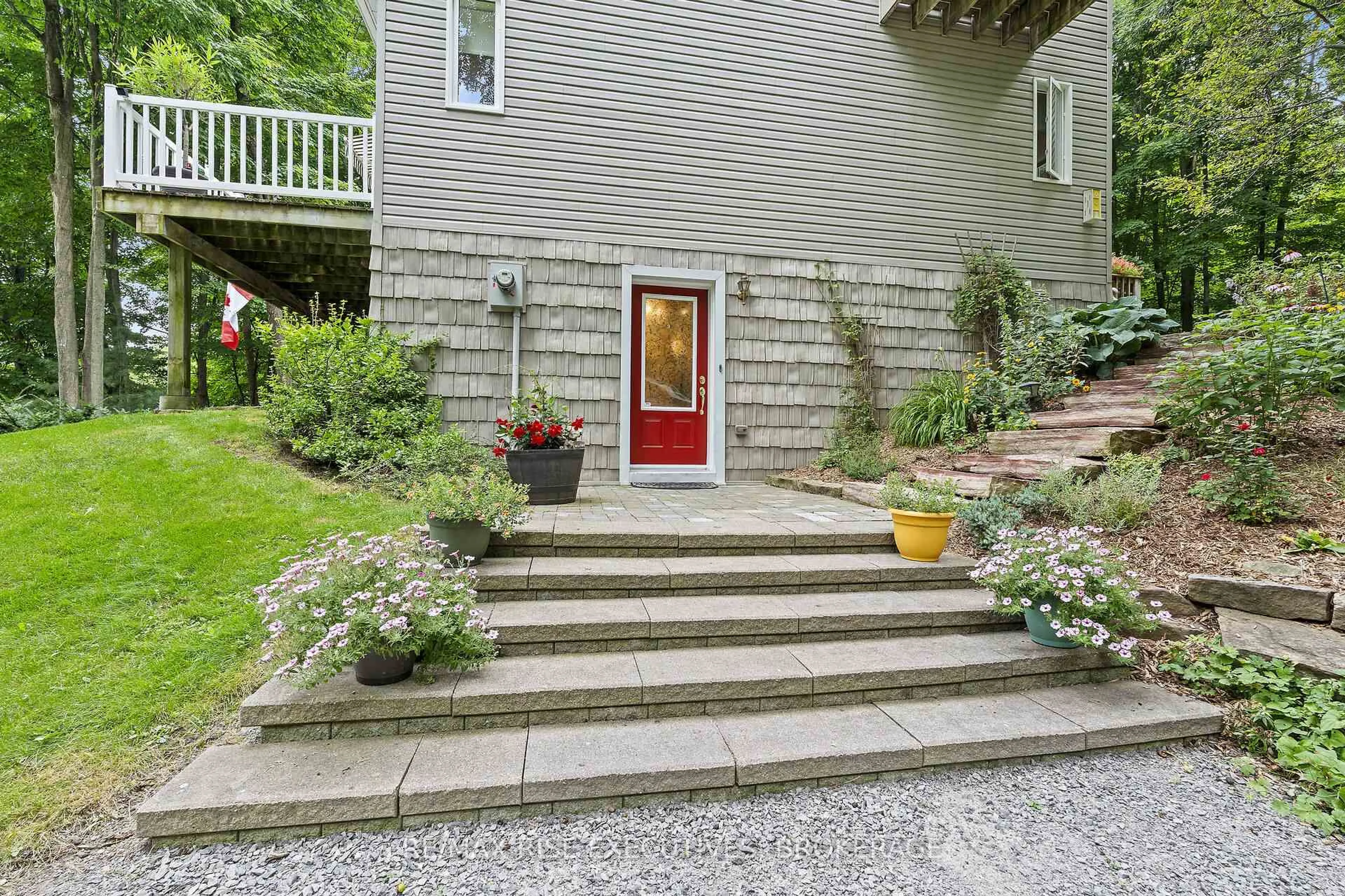 Patio, street for 196 Old River Rd, Leeds and the Thousand Islands Ontario K0E 1R0