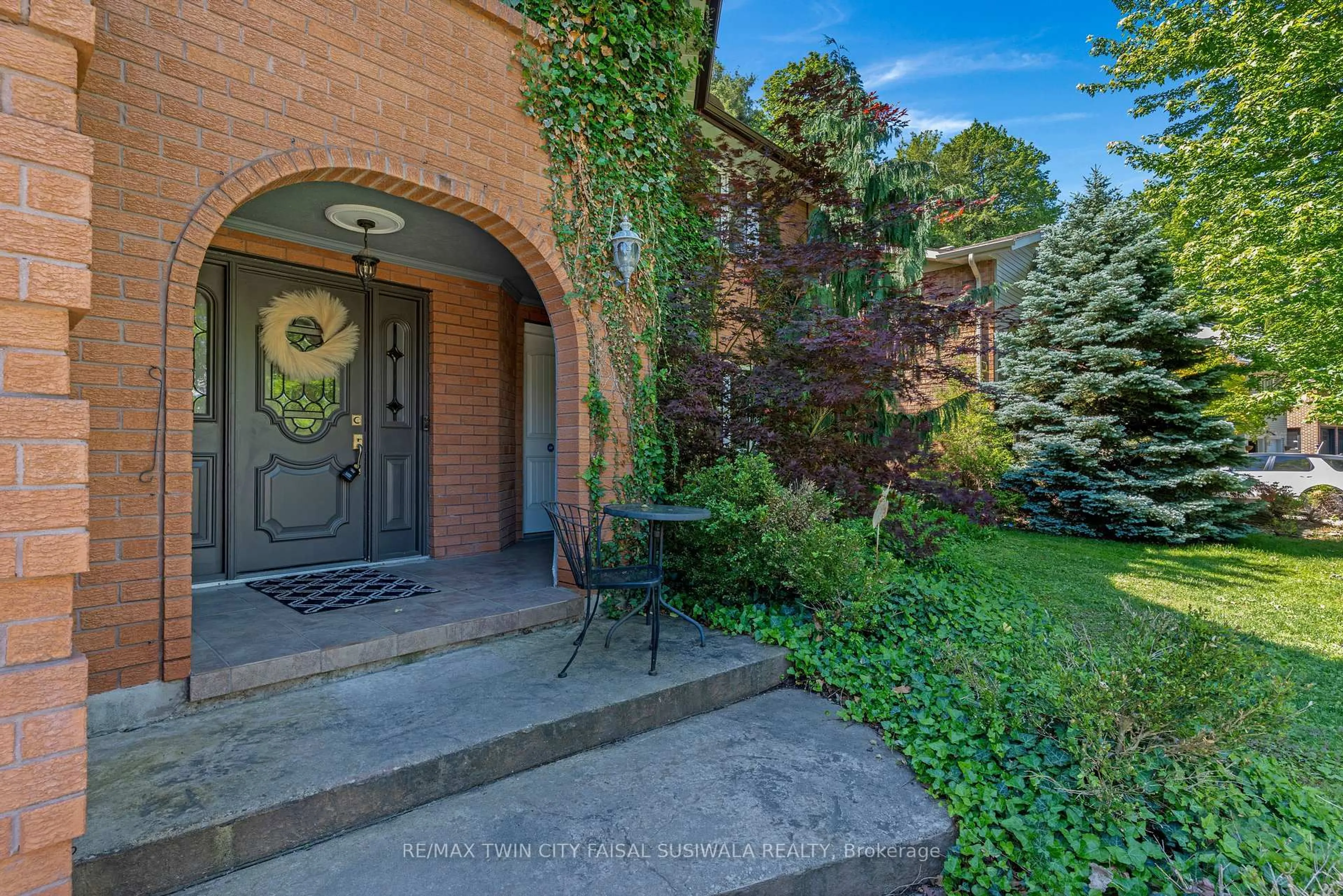 Unknown for 37 Yellow Birch Dr, Kitchener Ontario N2N 2M1