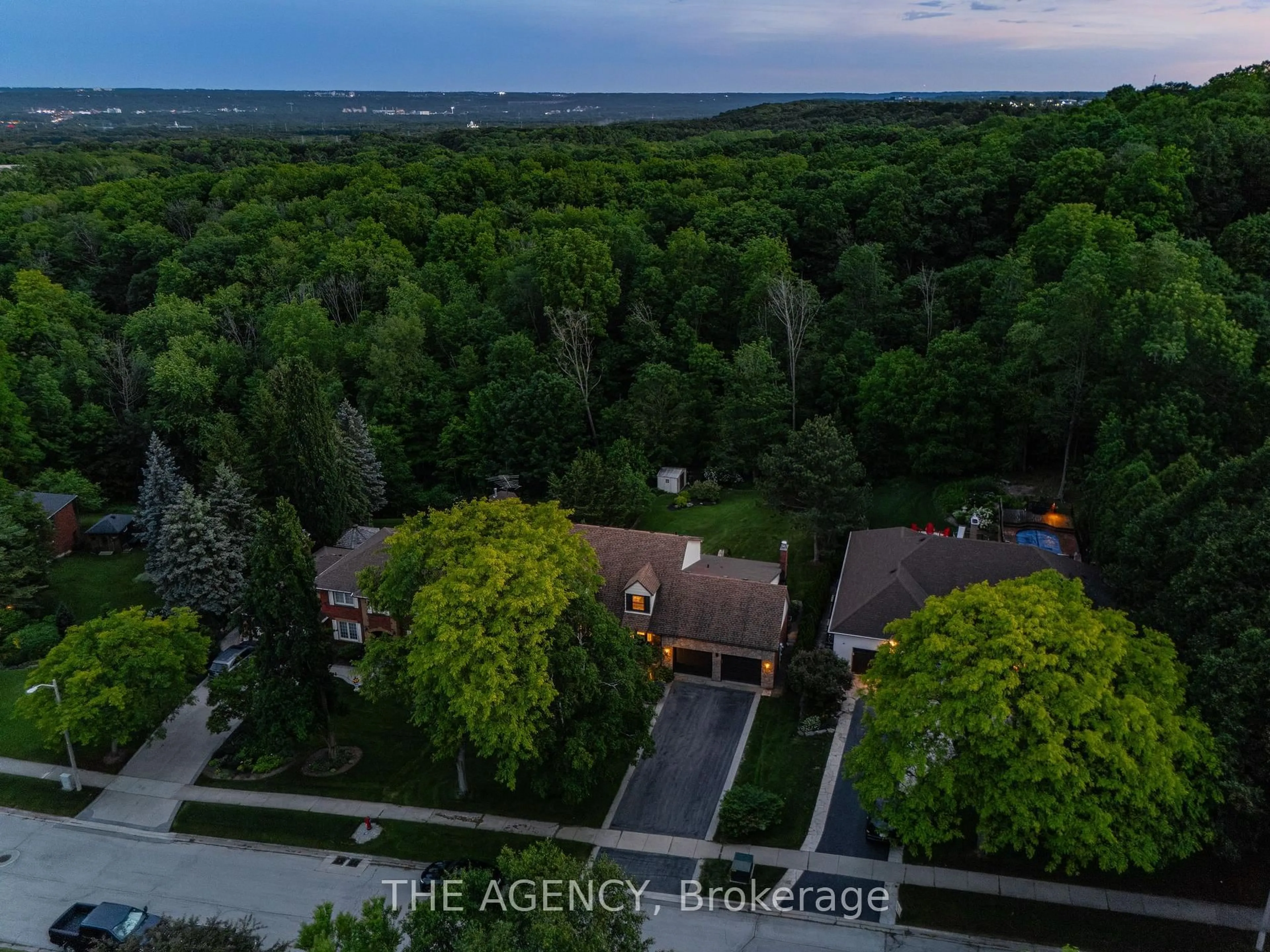 A pic from outside/outdoor area/front of a property/back of a property/a pic from drone, city buildings view from balcony for 5 Mays Cres, Hamilton Ontario L8B 0G4