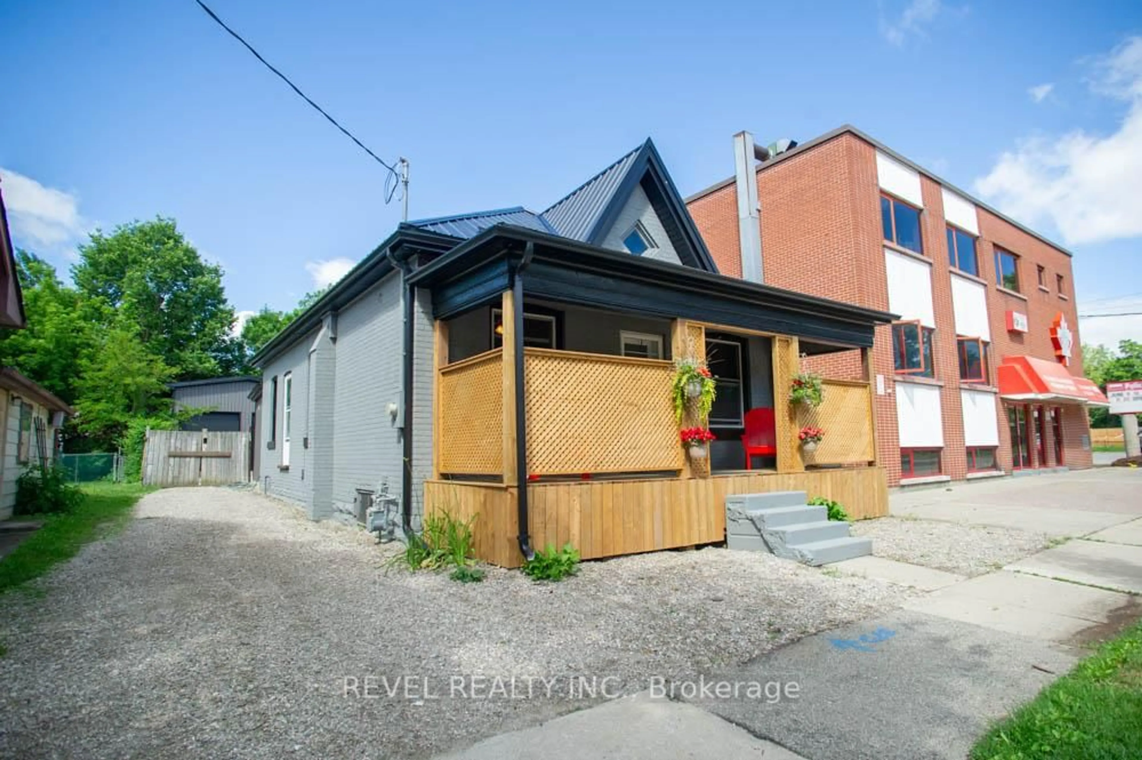 Unknown for 150 Pearl St, Brantford Ontario N3T 3P4