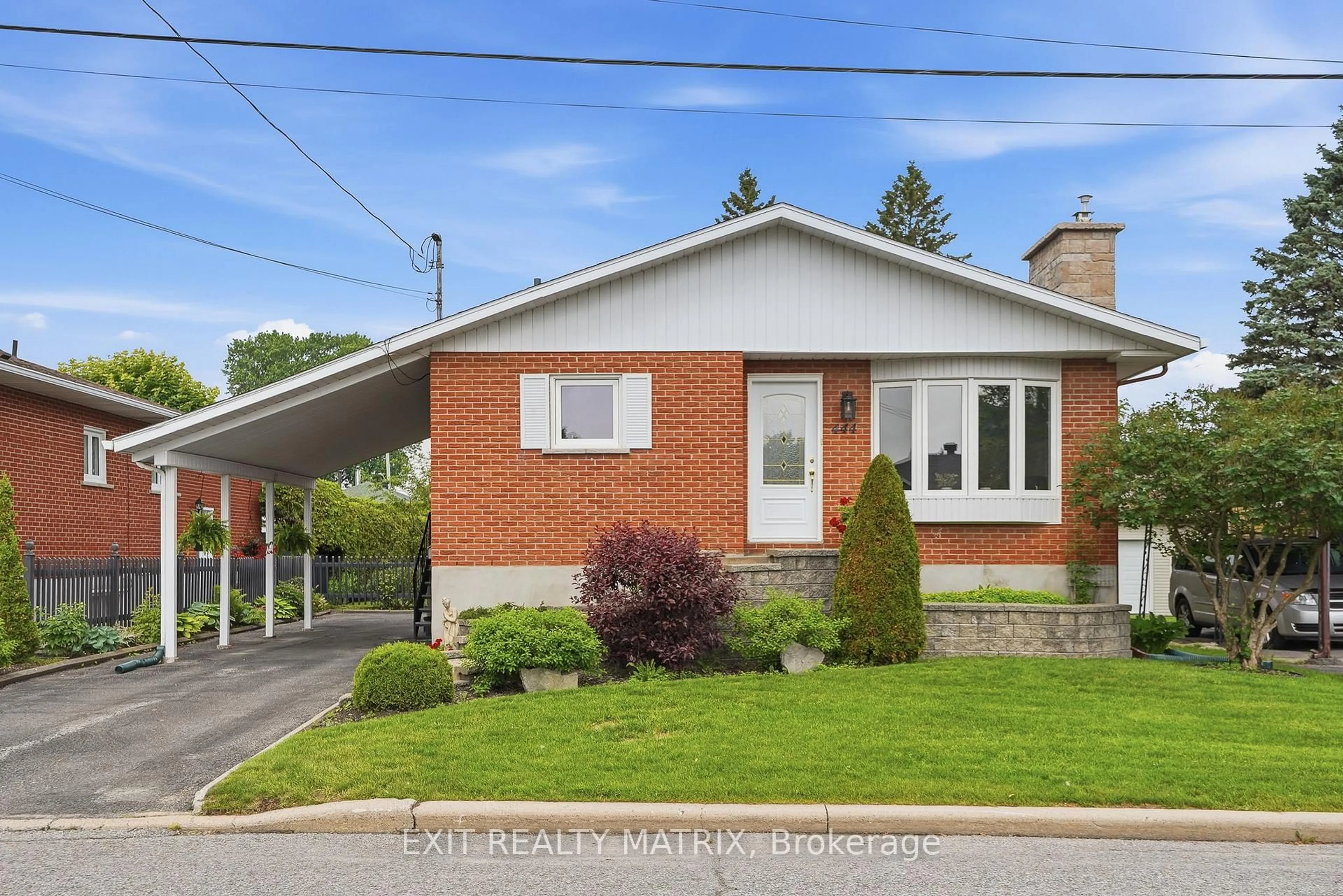 Home with brick exterior material, street for 444 Mary St, Hawkesbury Ontario K6A 2C7