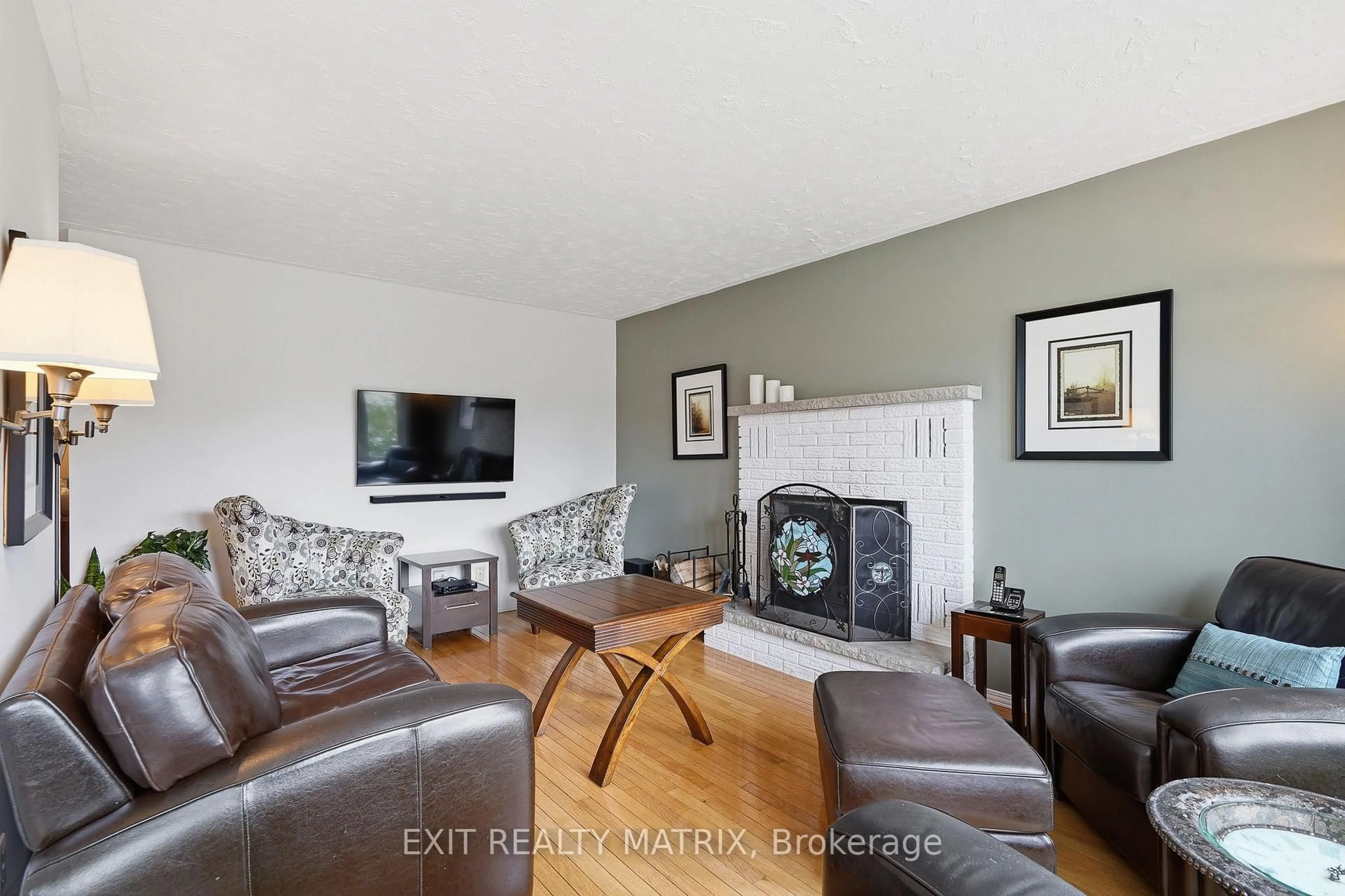 Living room with furniture, unknown for 444 Mary St, Hawkesbury Ontario K6A 2C7