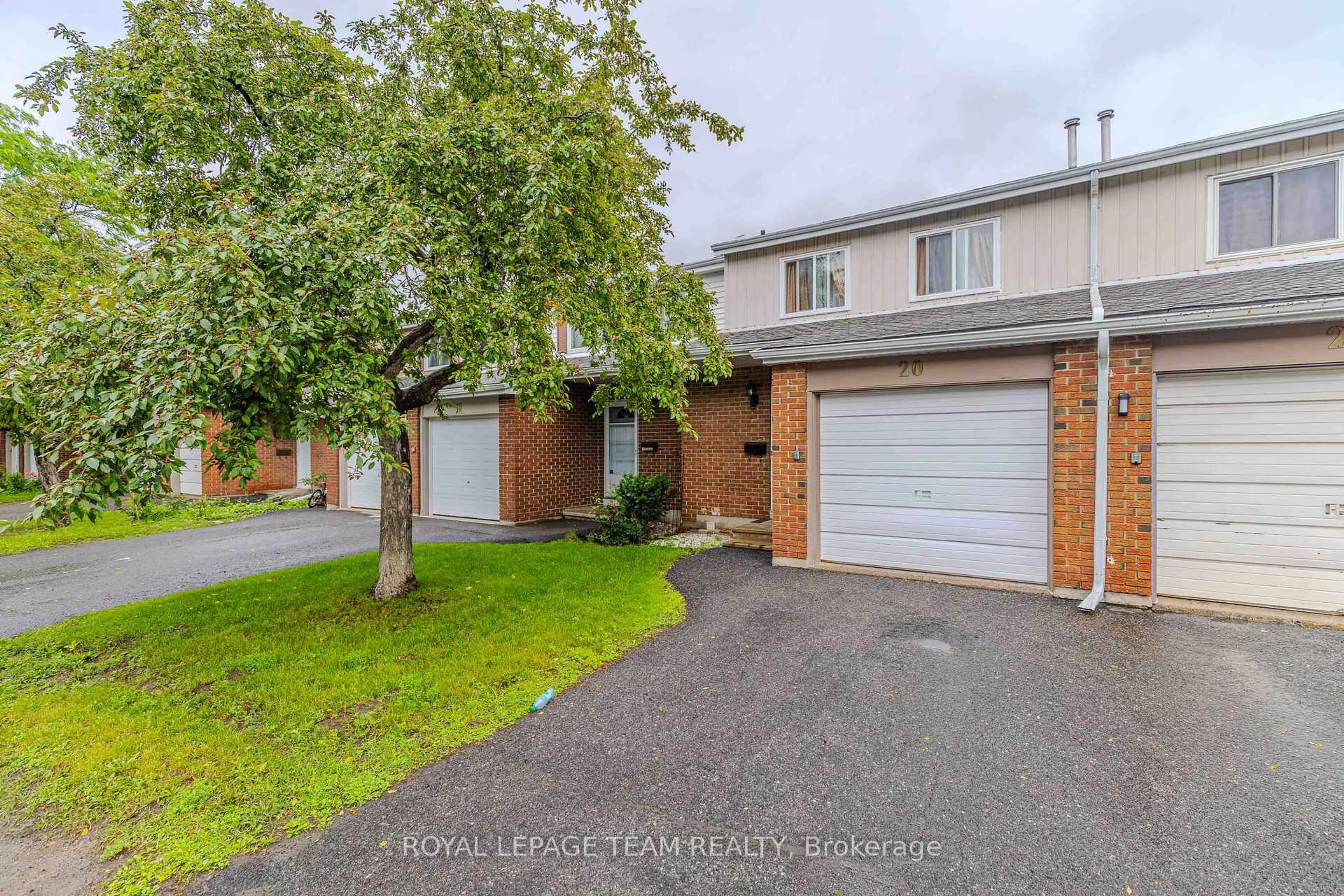 A pic from outside/outdoor area/front of a property/back of a property/a pic from drone, street for 2669 Southvale Cres #20, Ottawa Ontario K1B 4V2