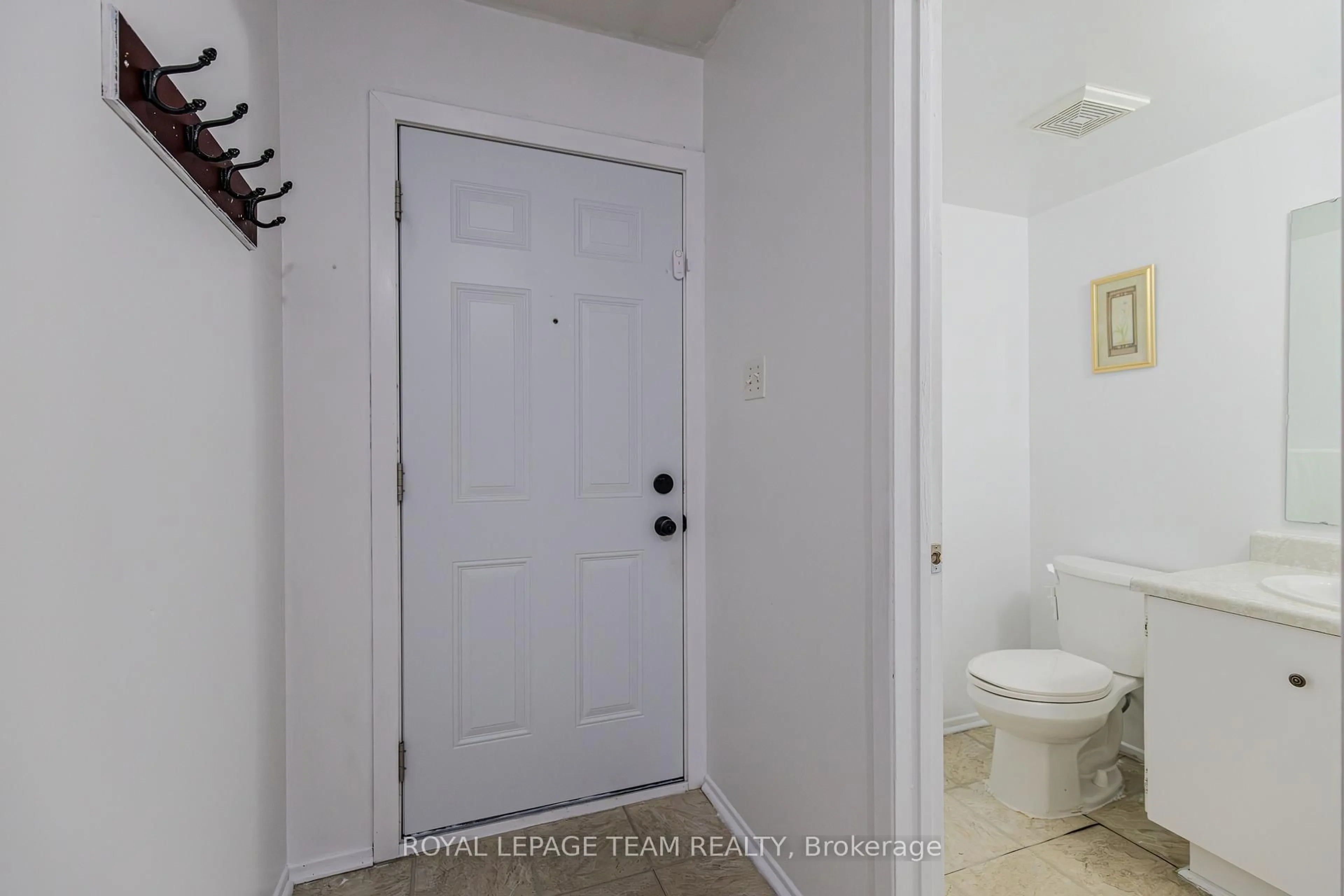 Indoor entryway for 2669 Southvale Cres #20, Ottawa Ontario K1B 4V2