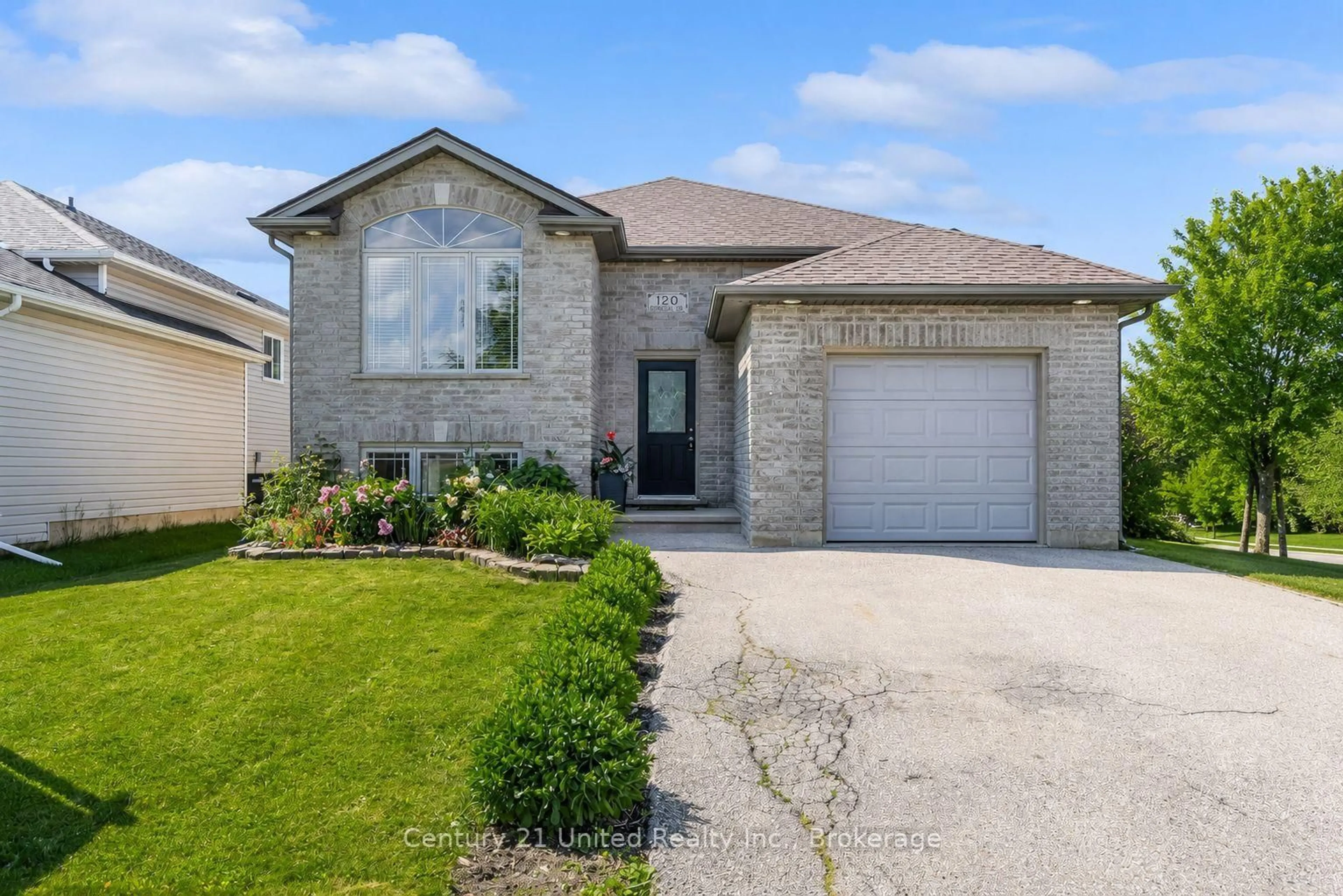 Home with brick exterior material, street for 120 Donegal Dr, Brantford Ontario N3T 6N4