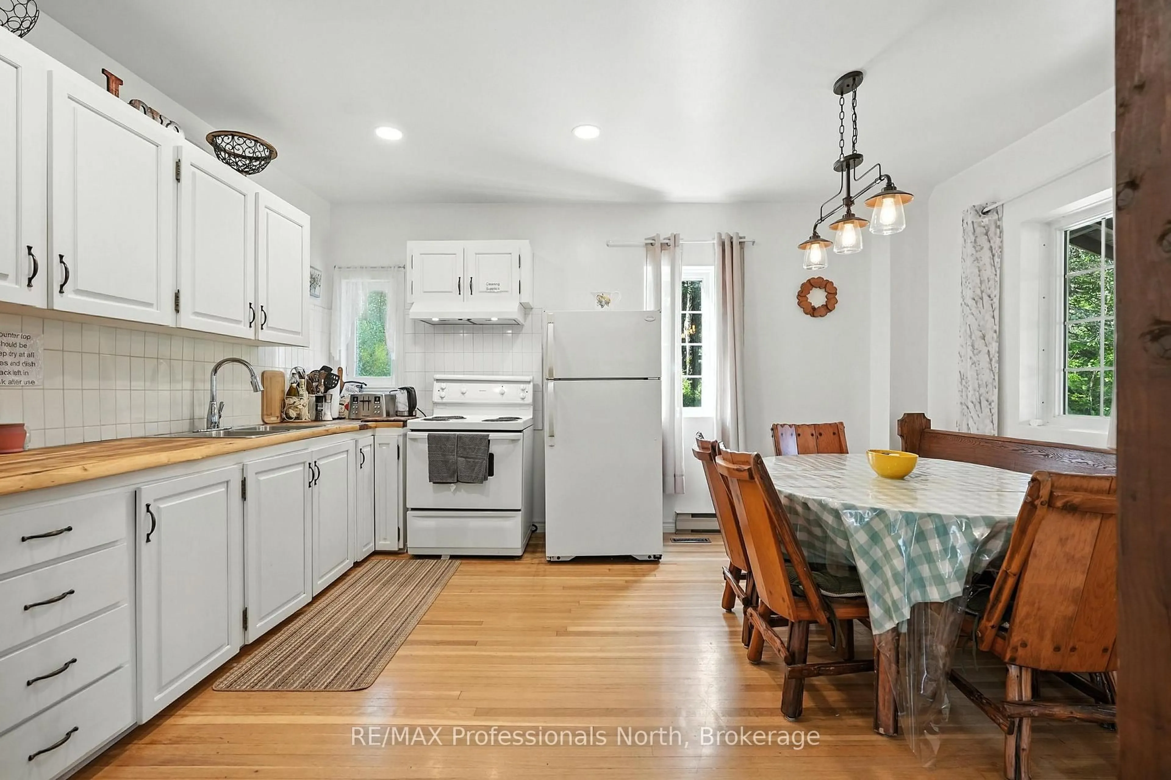 Open concept kitchen, unknown for 905 Starratt Rd, Ryerson Ontario P0A 1C0