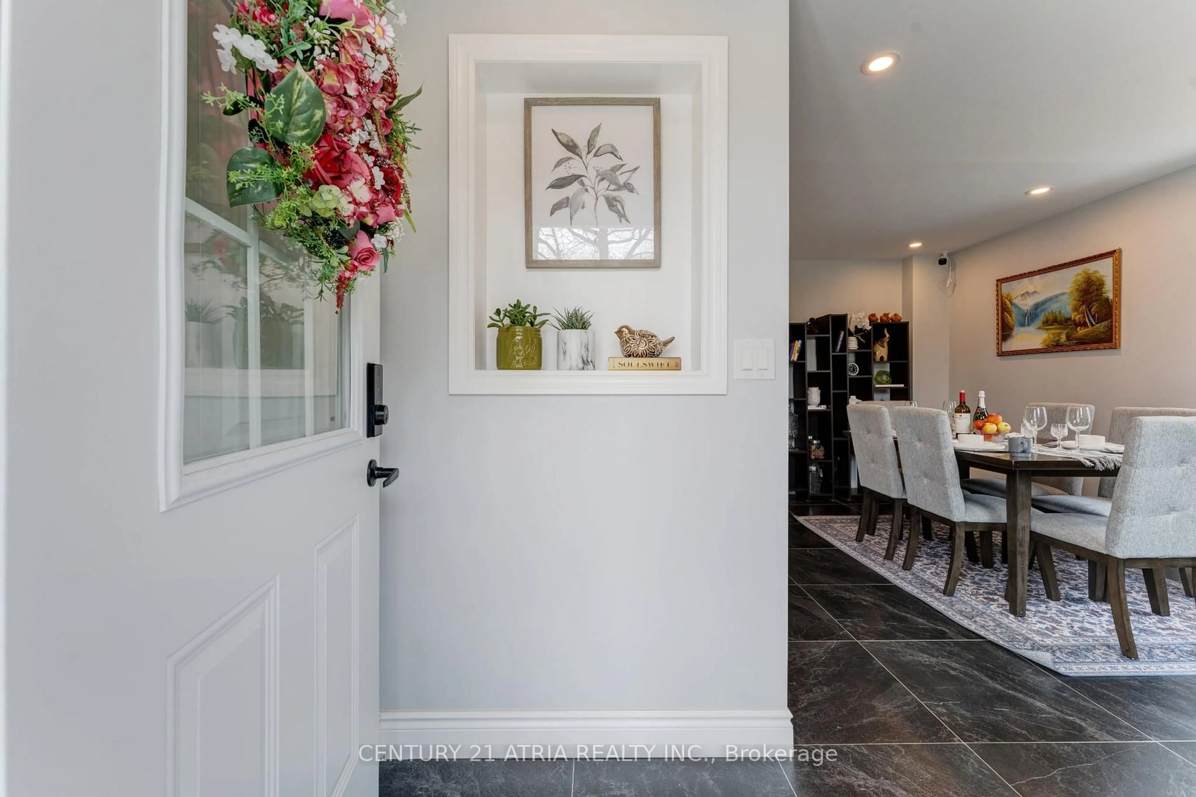 Indoor entryway for 132 Waterloo St, Cambridge Ontario N3H 1M8