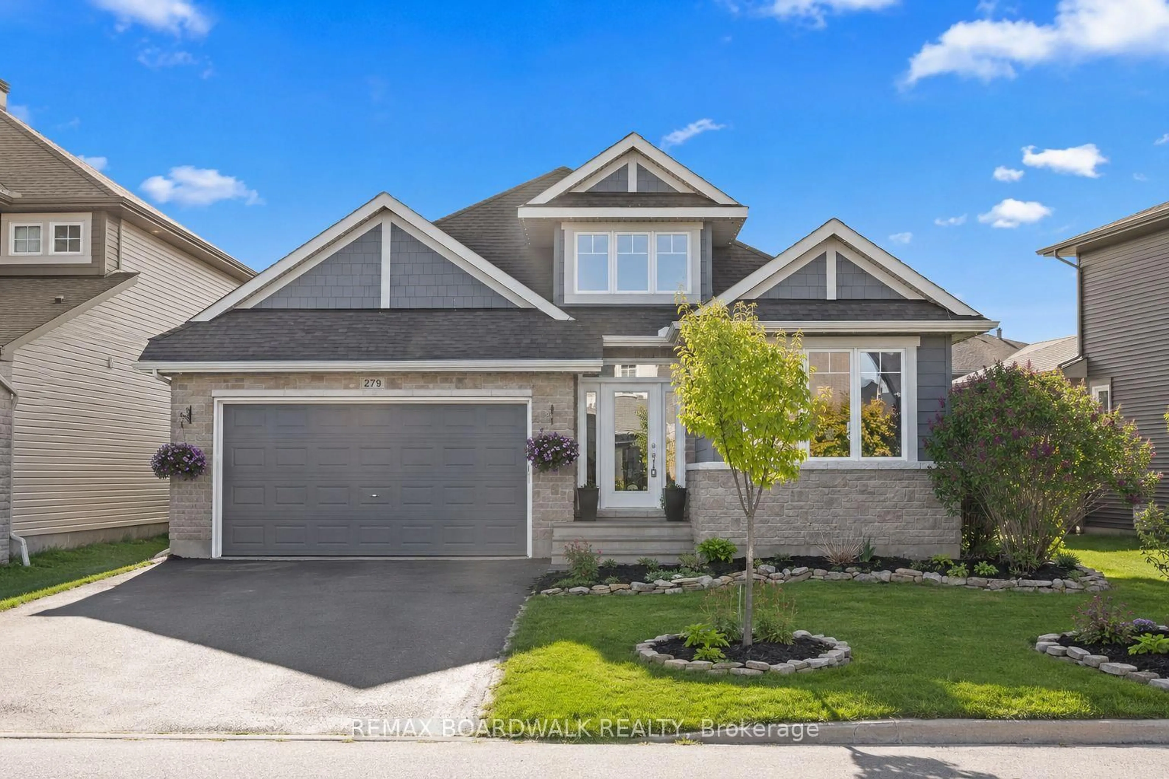 Home with vinyl exterior material, street for 279 Sceptre Way, Ottawa Ontario K2V 0C6