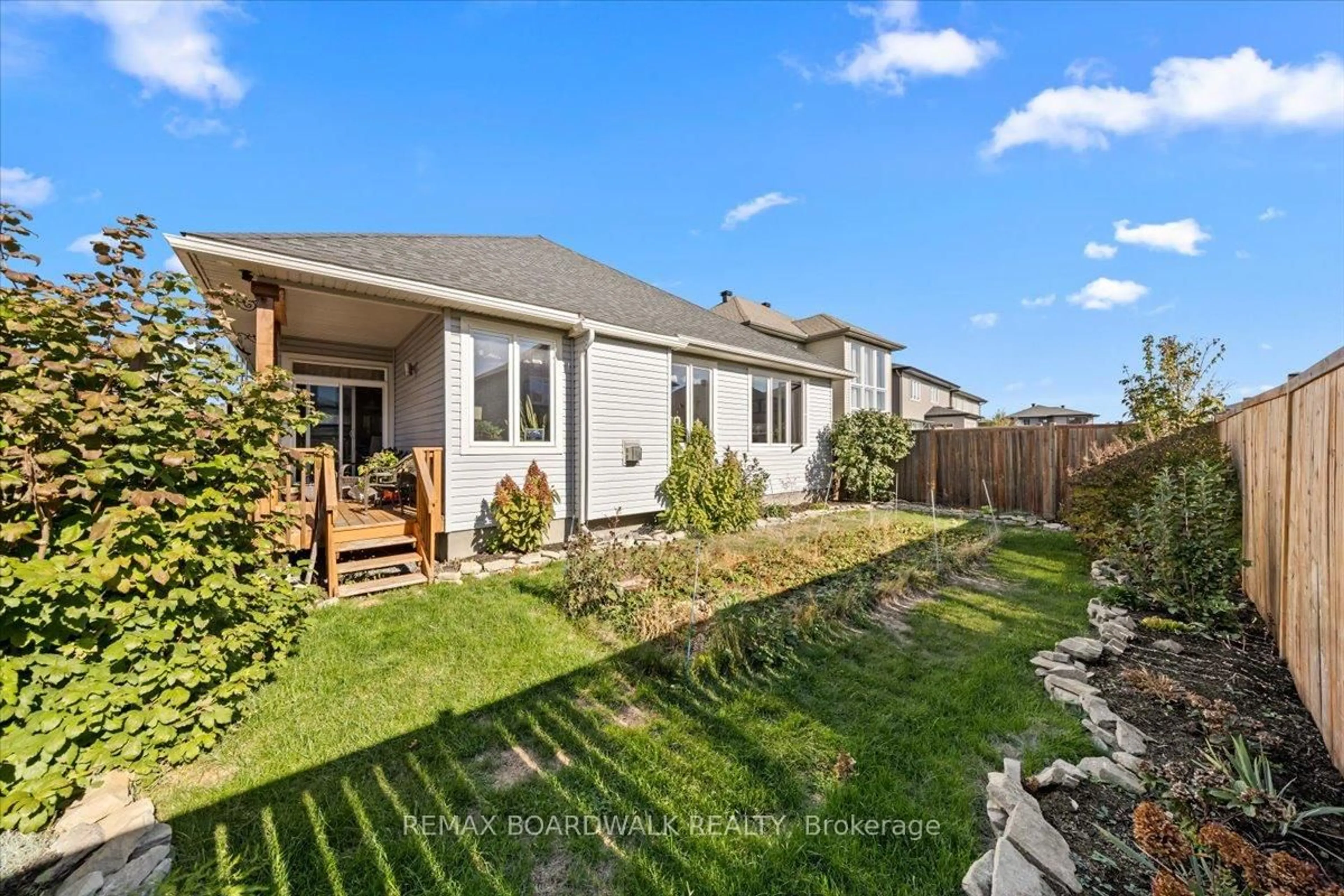 A pic from outside/outdoor area/front of a property/back of a property/a pic from drone, street for 279 Sceptre Way, Ottawa Ontario K2V 0C6