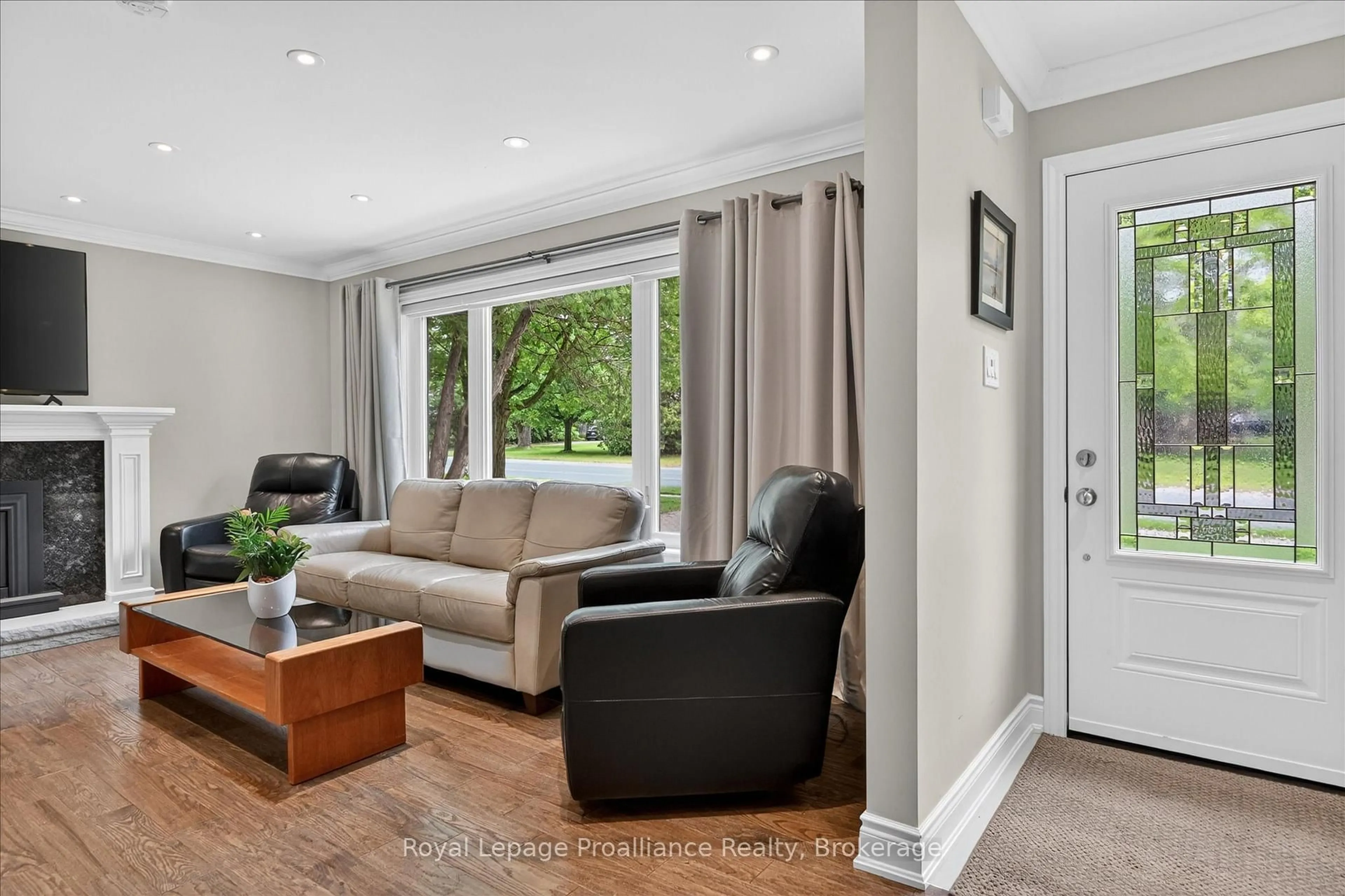 Living room with furniture, unknown for 59 Wallis Dr, Peterborough Ontario K9J 6B9