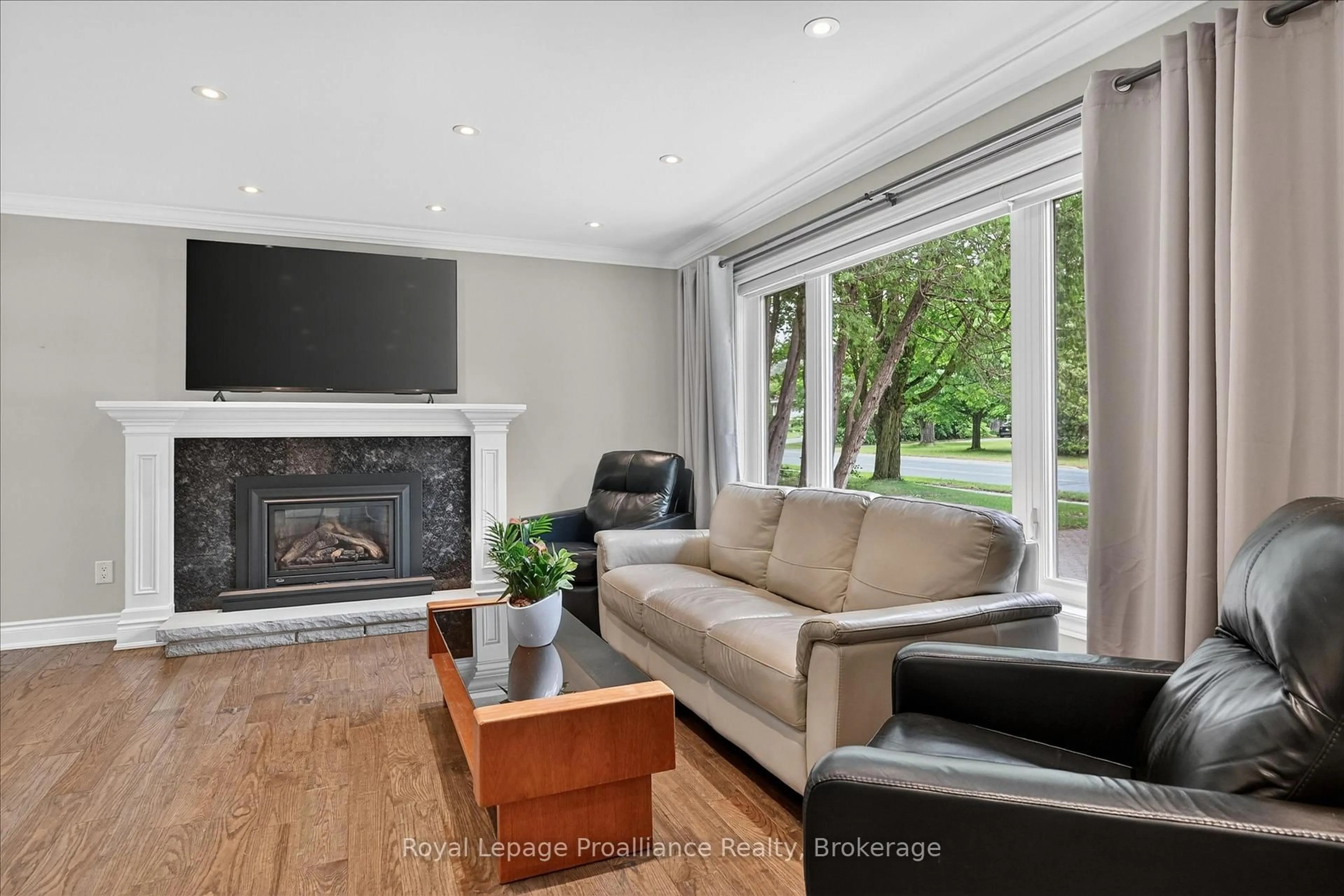Living room with furniture, unknown for 59 Wallis Dr, Peterborough Ontario K9J 6B9