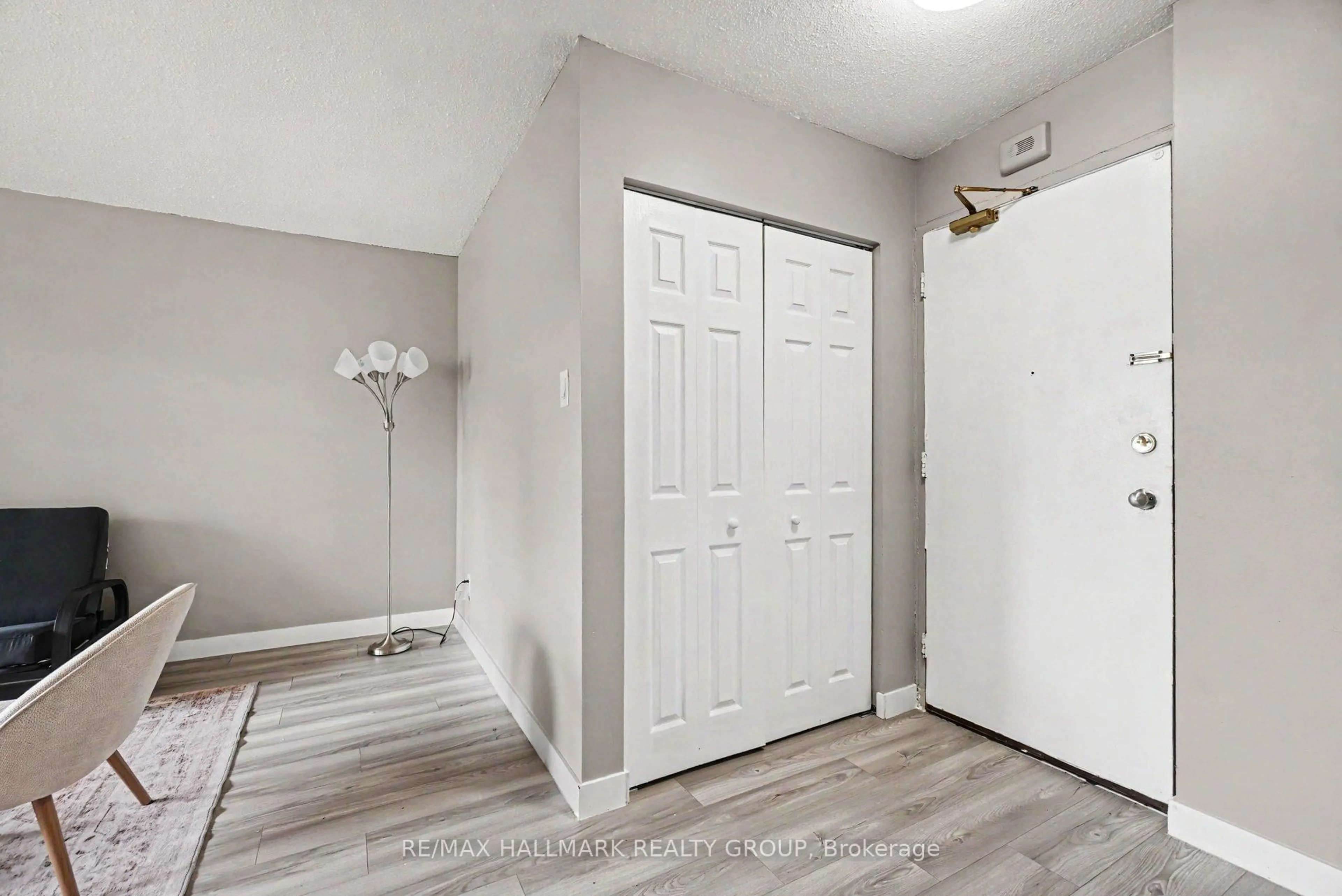 Indoor entryway for 2044 Arrowsmith Dr #106A, Ottawa Ontario K1J 7V8