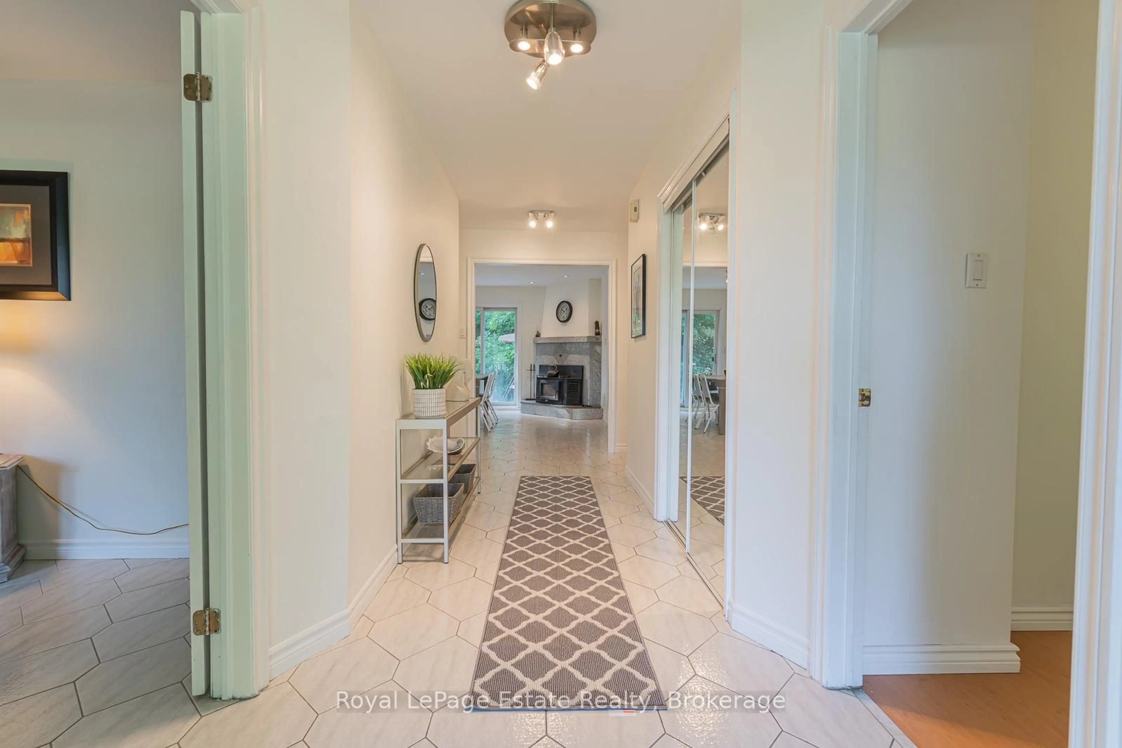 Indoor entryway for 632 Bannister Dr, South Bruce Peninsula Ontario N0H 2G0