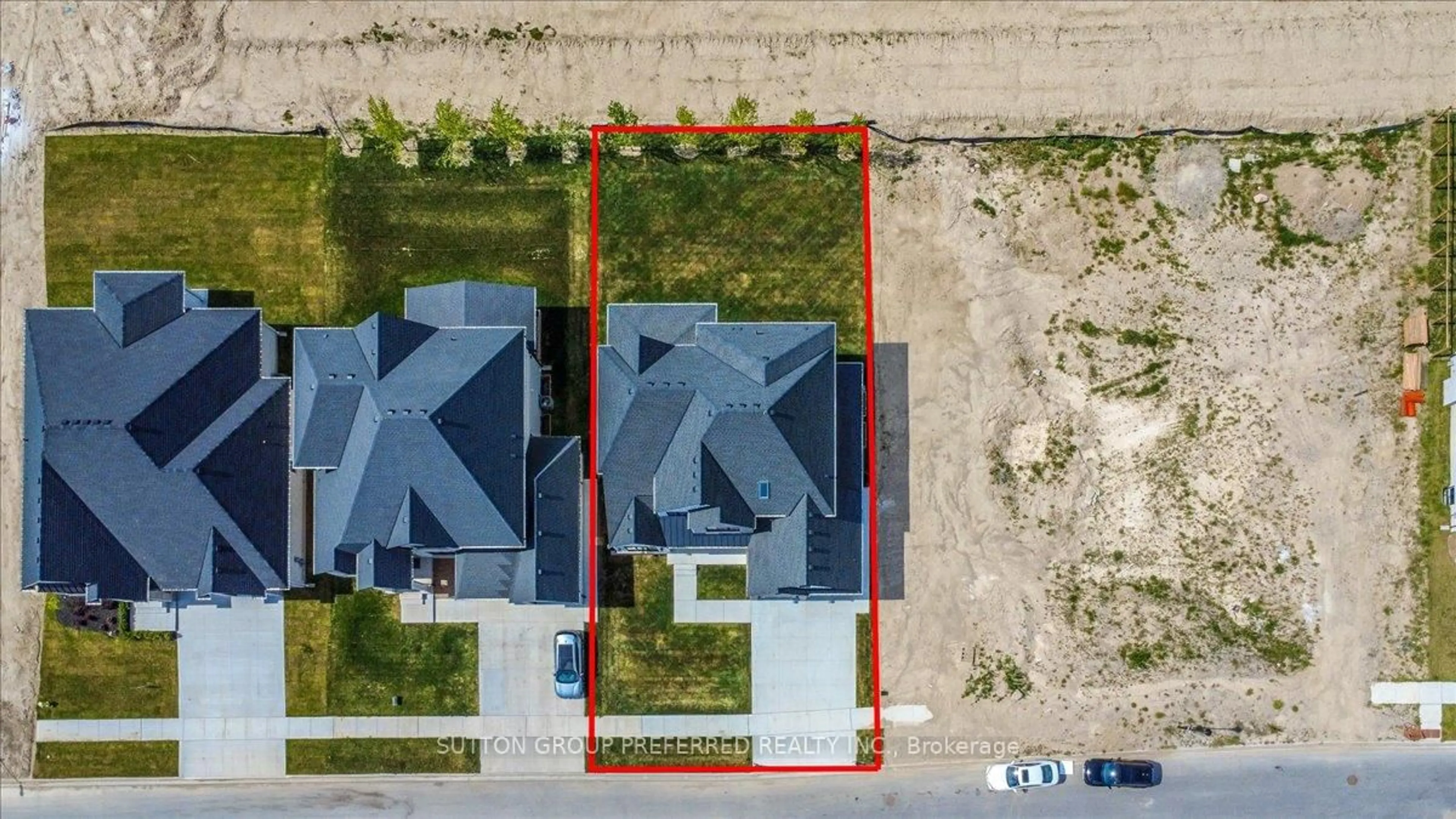 A pic from outside/outdoor area/front of a property/back of a property/a pic from drone, street for 852 Eagletrace Dr, London North Ontario N6G 3X9