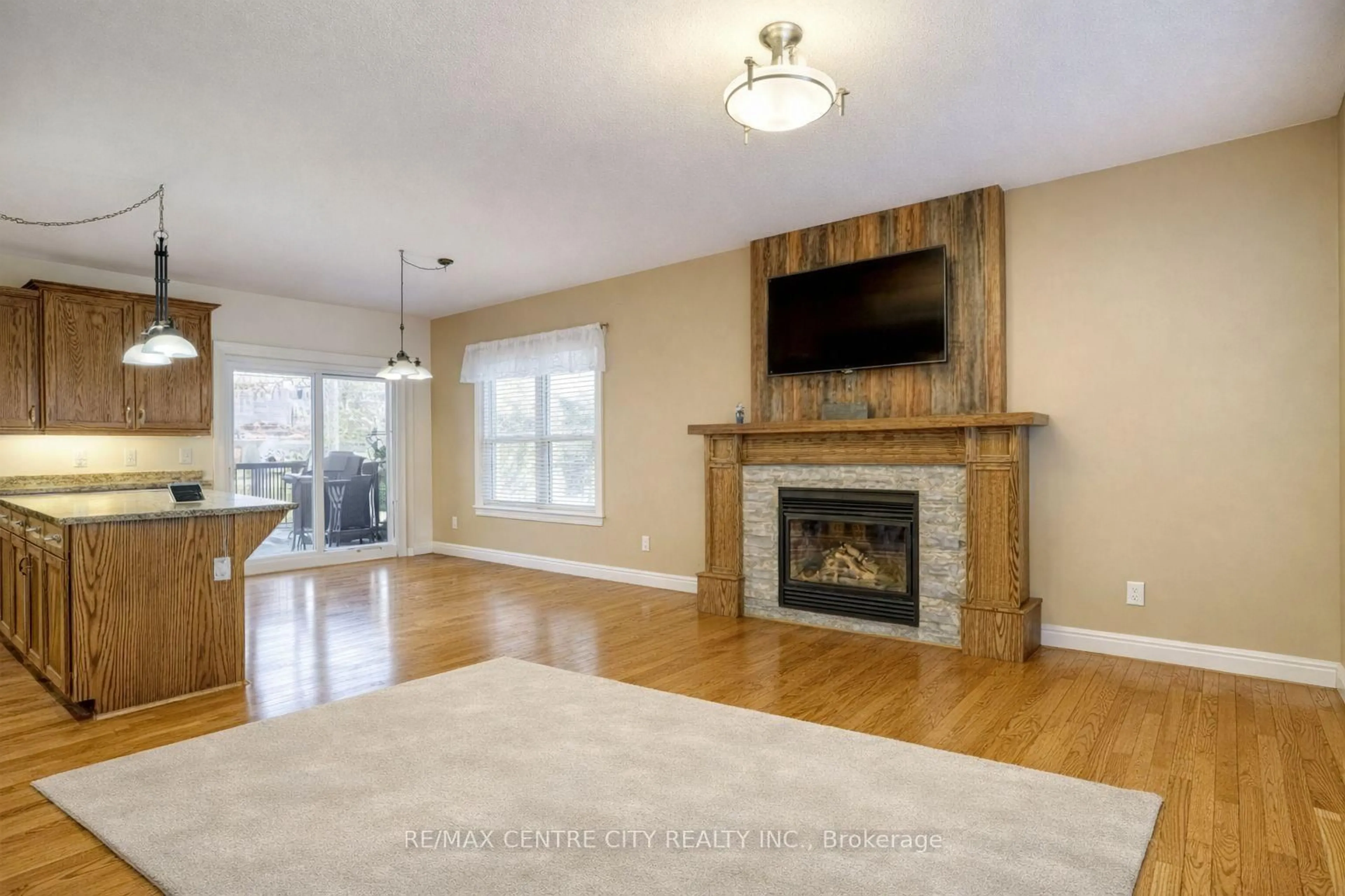 Living room with furniture, wood/laminate floor for 26 Oak St, Bayham Ontario N0J 1Z0