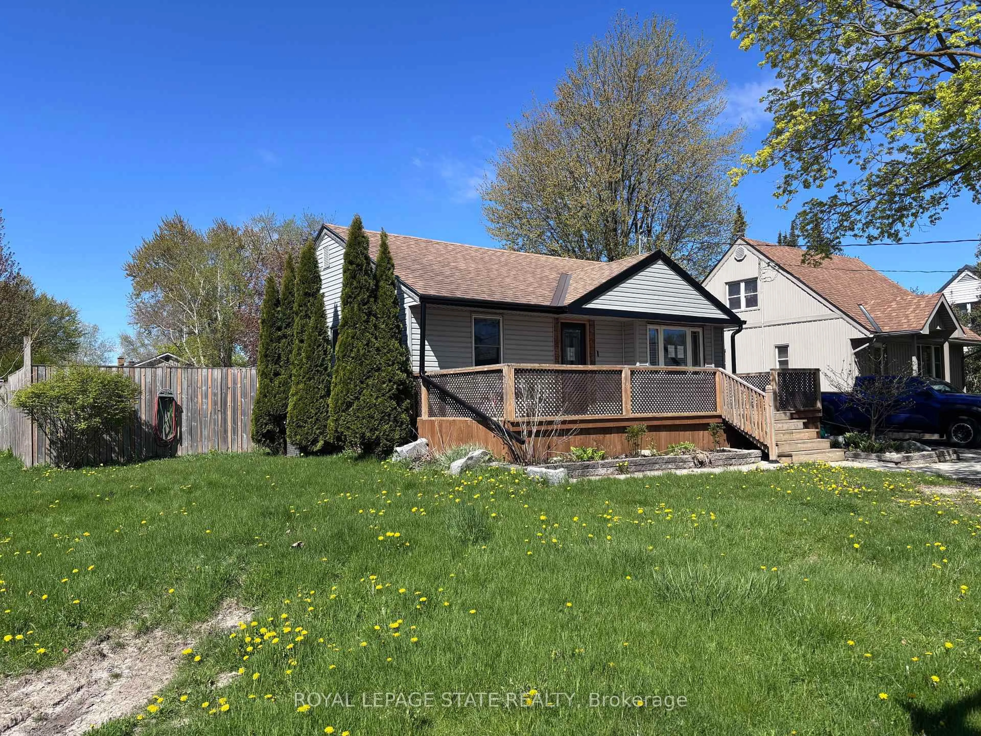 A pic from outside/outdoor area/front of a property/back of a property/a pic from drone, street for 180 Mcnab St, Stratford Ontario N5A 1Z4