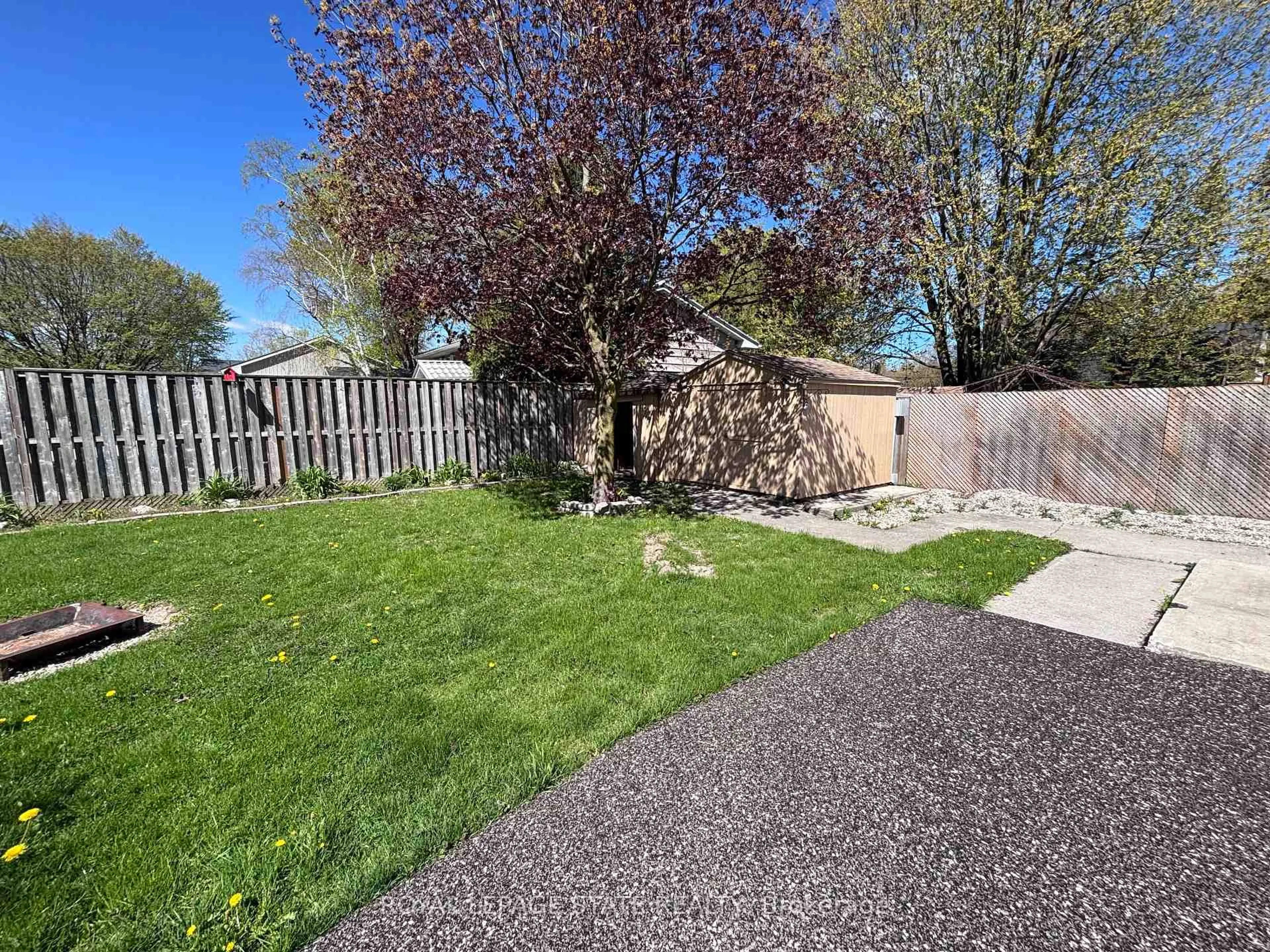 A pic from outside/outdoor area/front of a property/back of a property/a pic from drone, street for 180 Mcnab St, Stratford Ontario N5A 1Z4