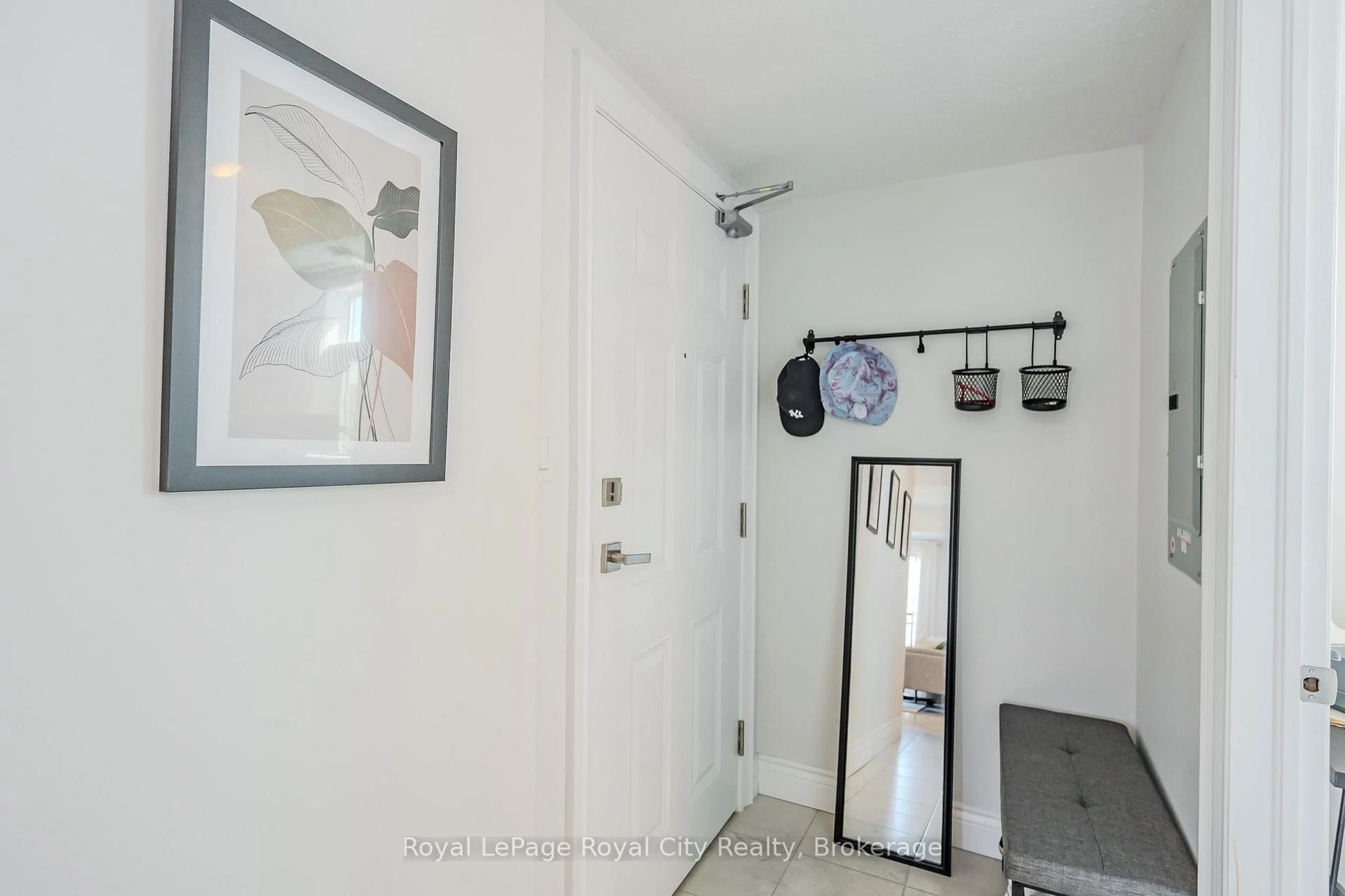 Indoor entryway for 64 FREDERICK Dr #304, Guelph Ontario N1L 0K7
