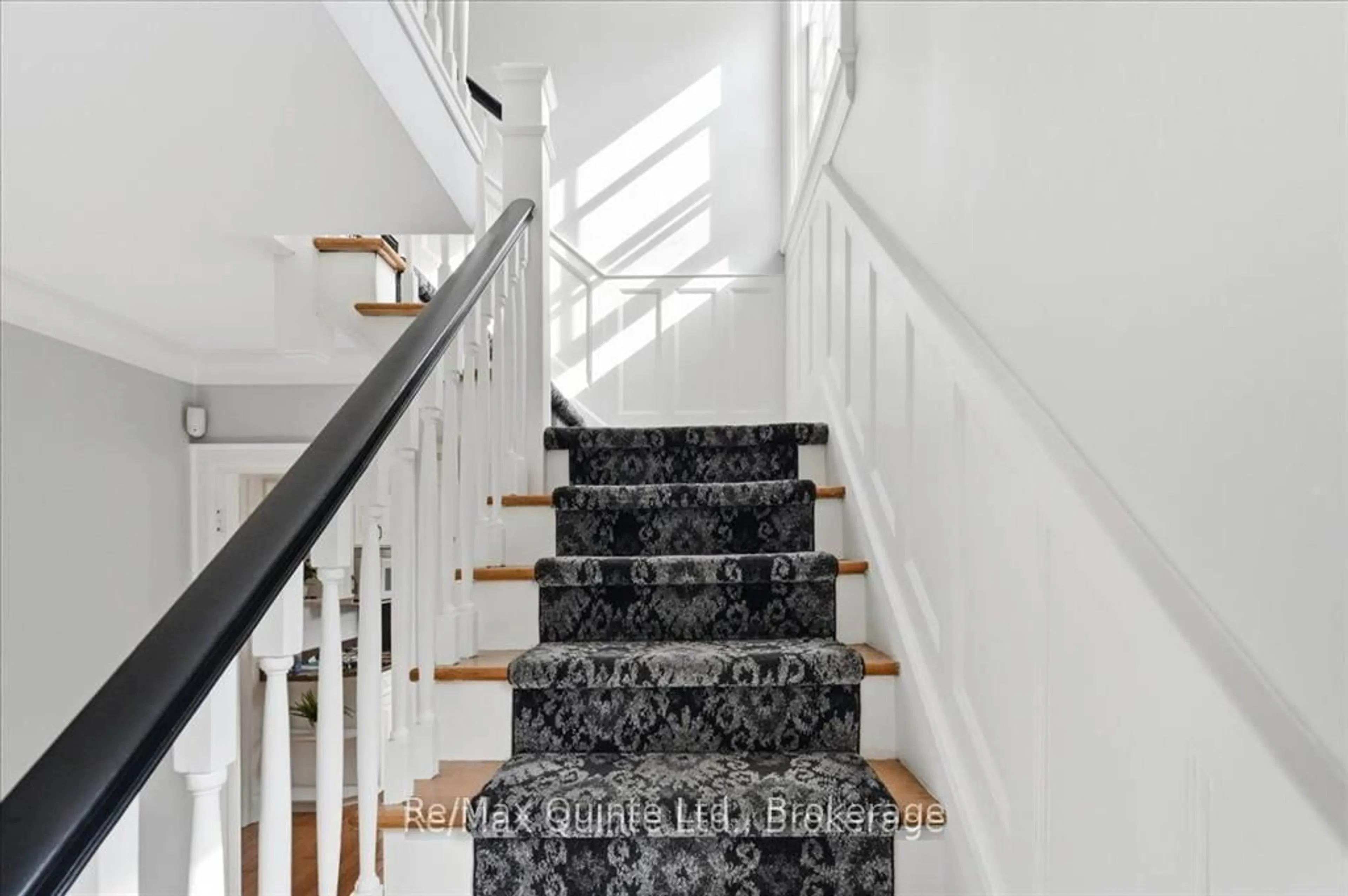 Stairs for 238 Victoria Ave, Belleville Ontario K8N 2C5