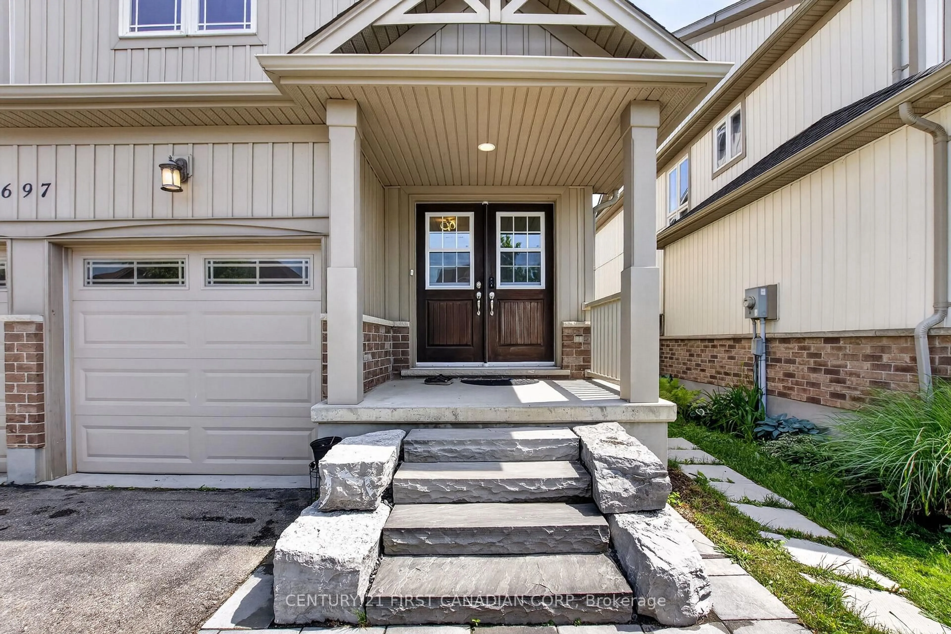 Indoor entryway for 697 Killarney Rd, London North Ontario N5X 0C8