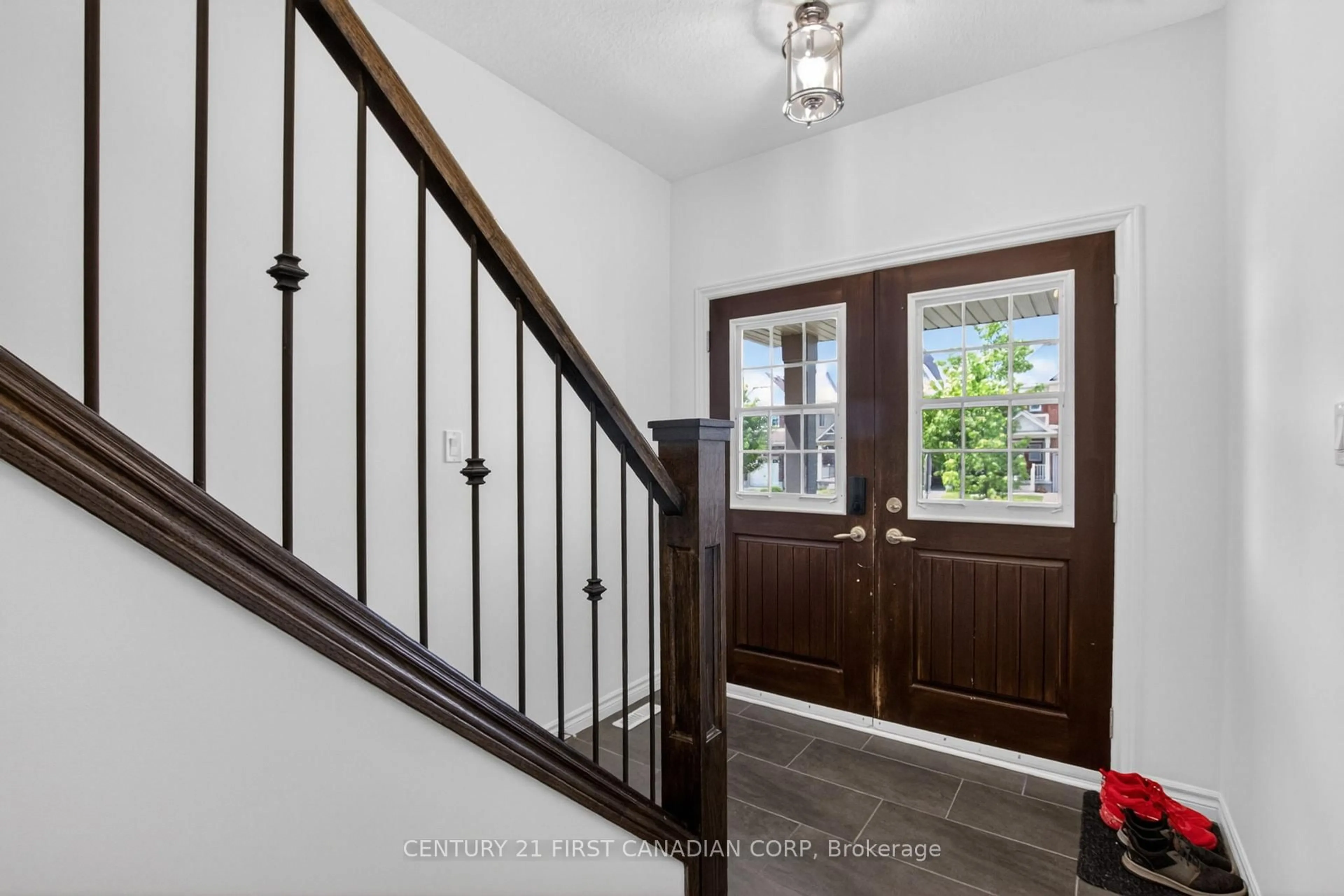 Indoor entryway for 697 Killarney Rd, London North Ontario N5X 0C8