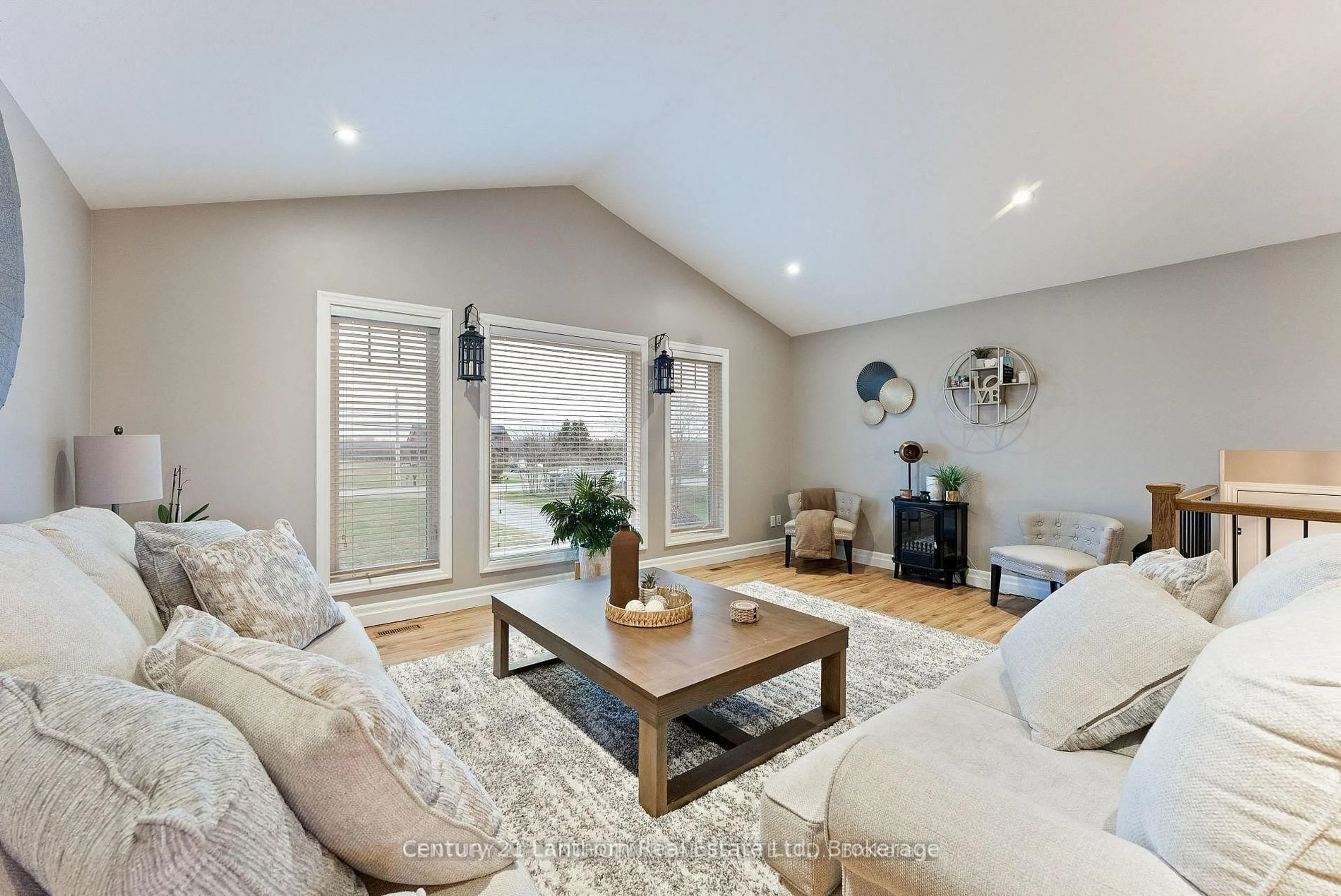 Living room with furniture, unknown for 20846 Loyalist Pkwy, Prince Edward County Ontario K0K 1T0