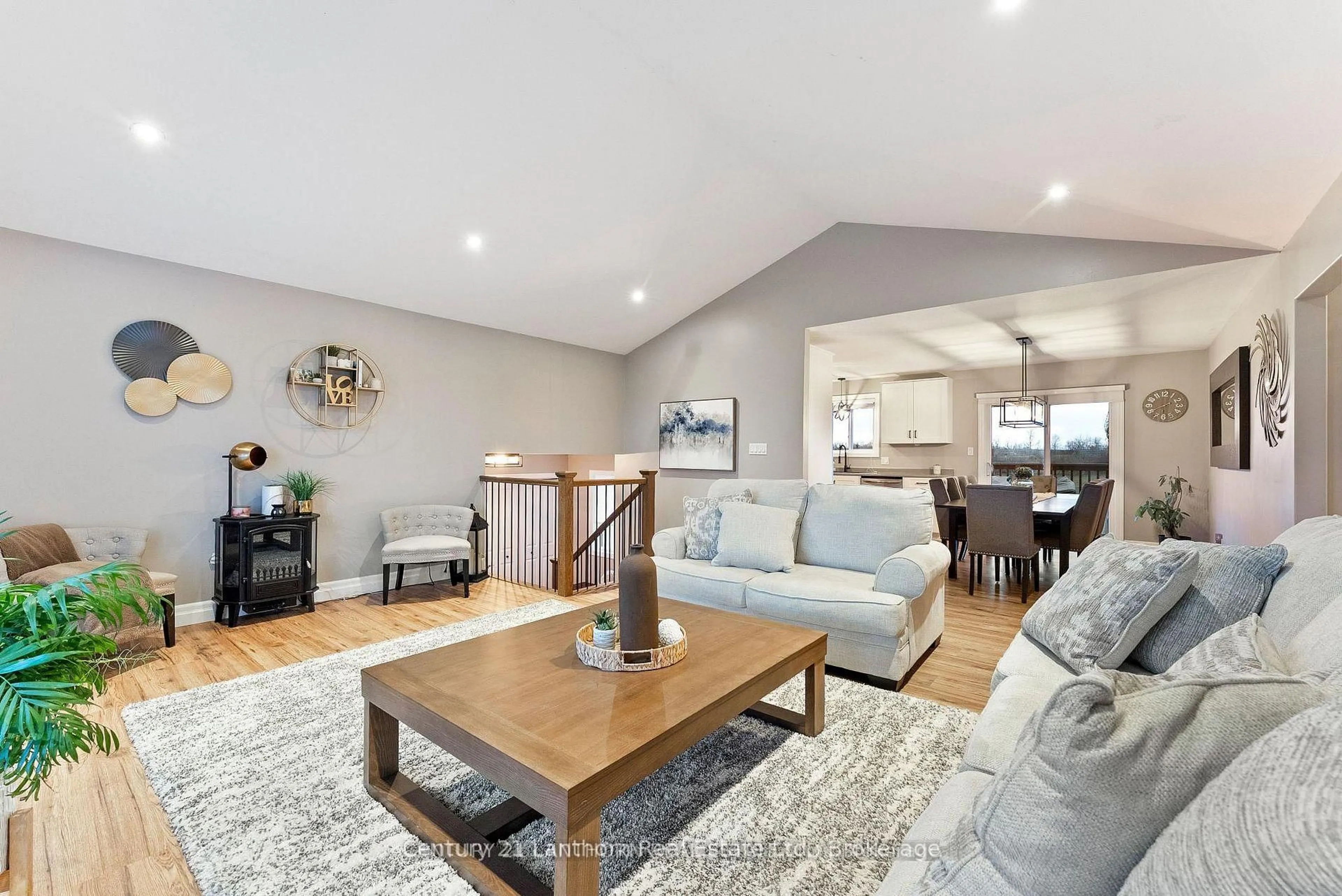 Living room with furniture, unknown for 20846 Loyalist Pkwy, Prince Edward County Ontario K0K 1T0
