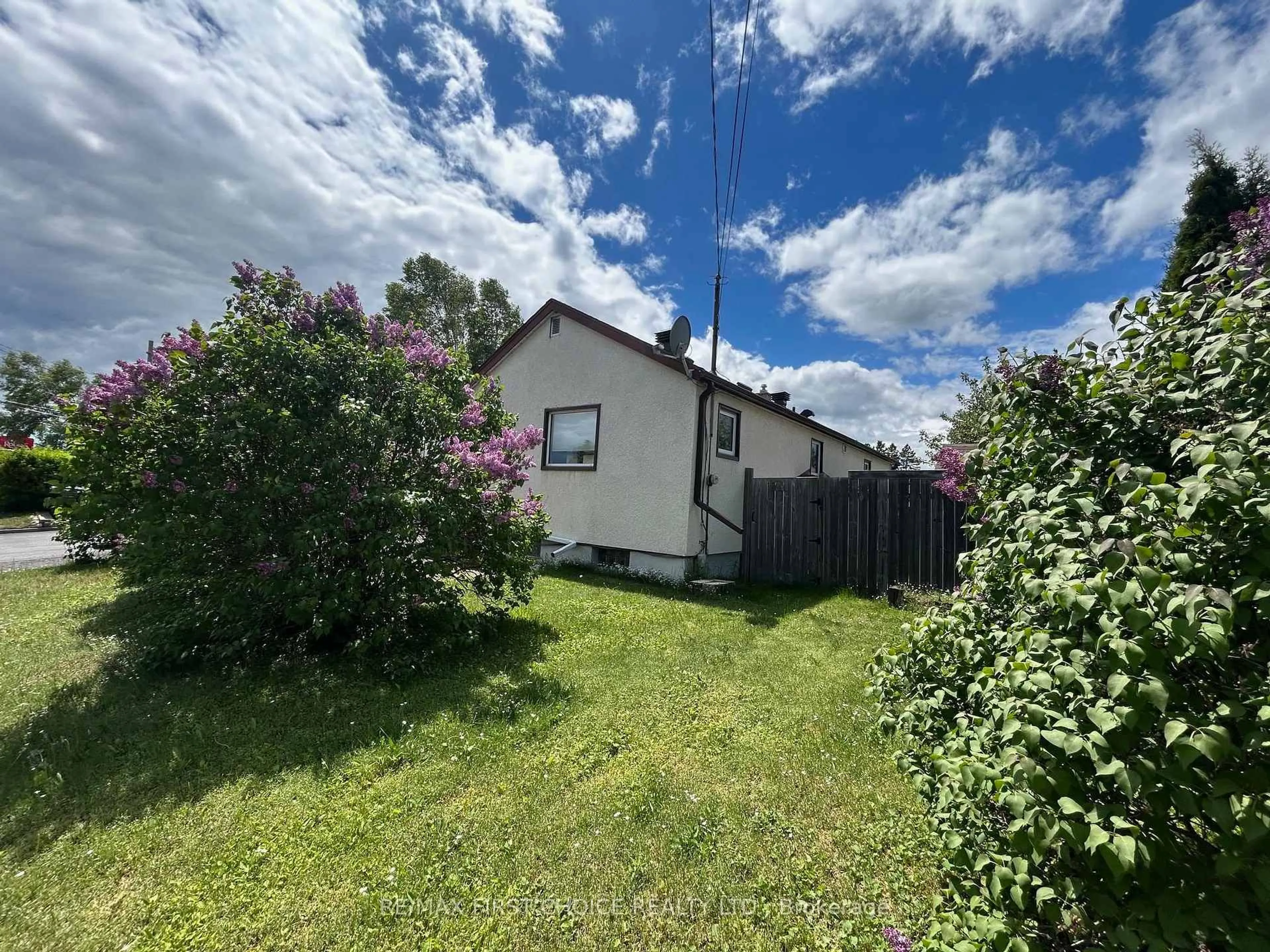 A pic from outside/outdoor area/front of a property/back of a property/a pic from drone, unknown for 523 Hodder Ave, Thunder Bay Ontario P7A 1V6